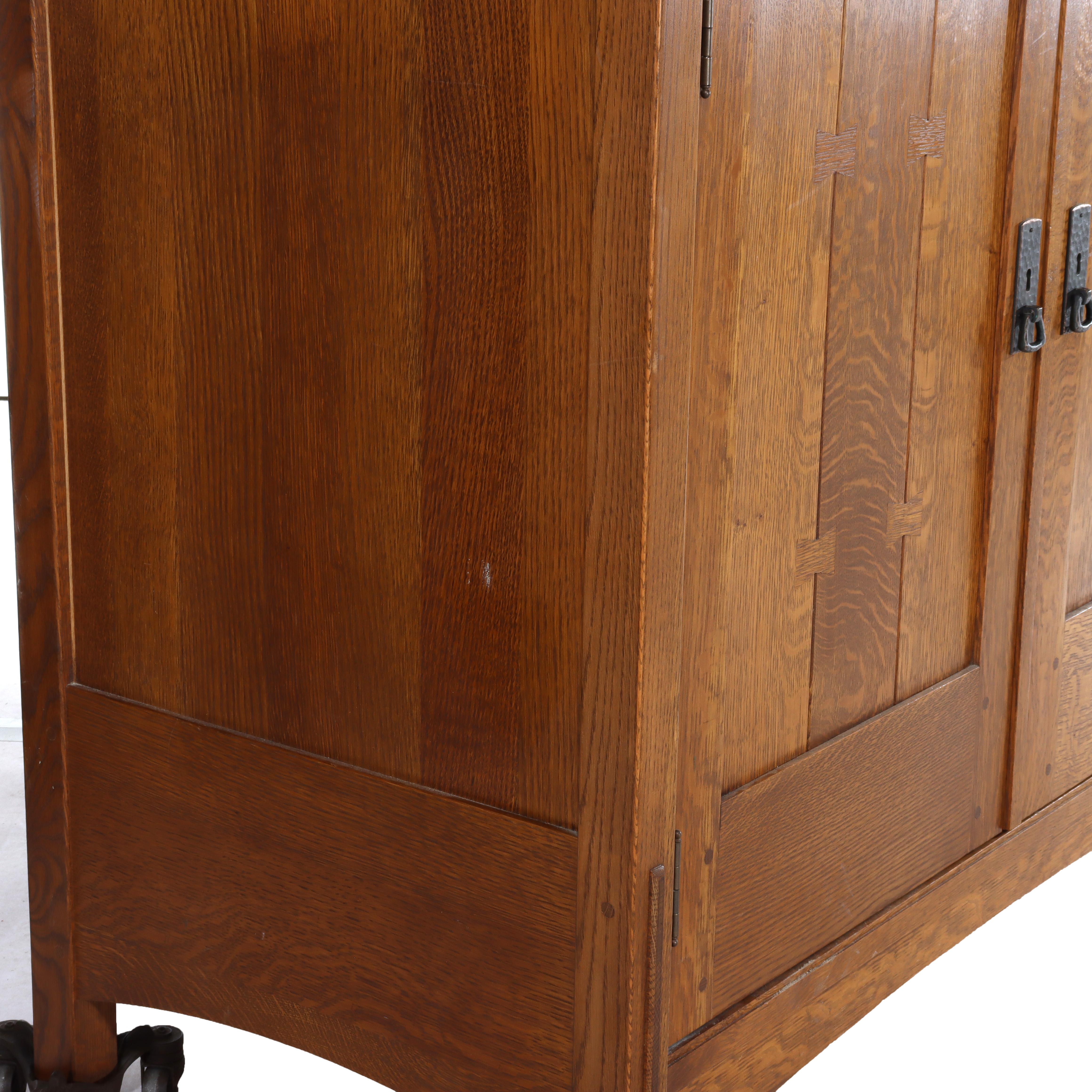 Vintage Stickley Arts & Crafts Oak & Hammered Copper Entertainment Cabinet im Angebot 6