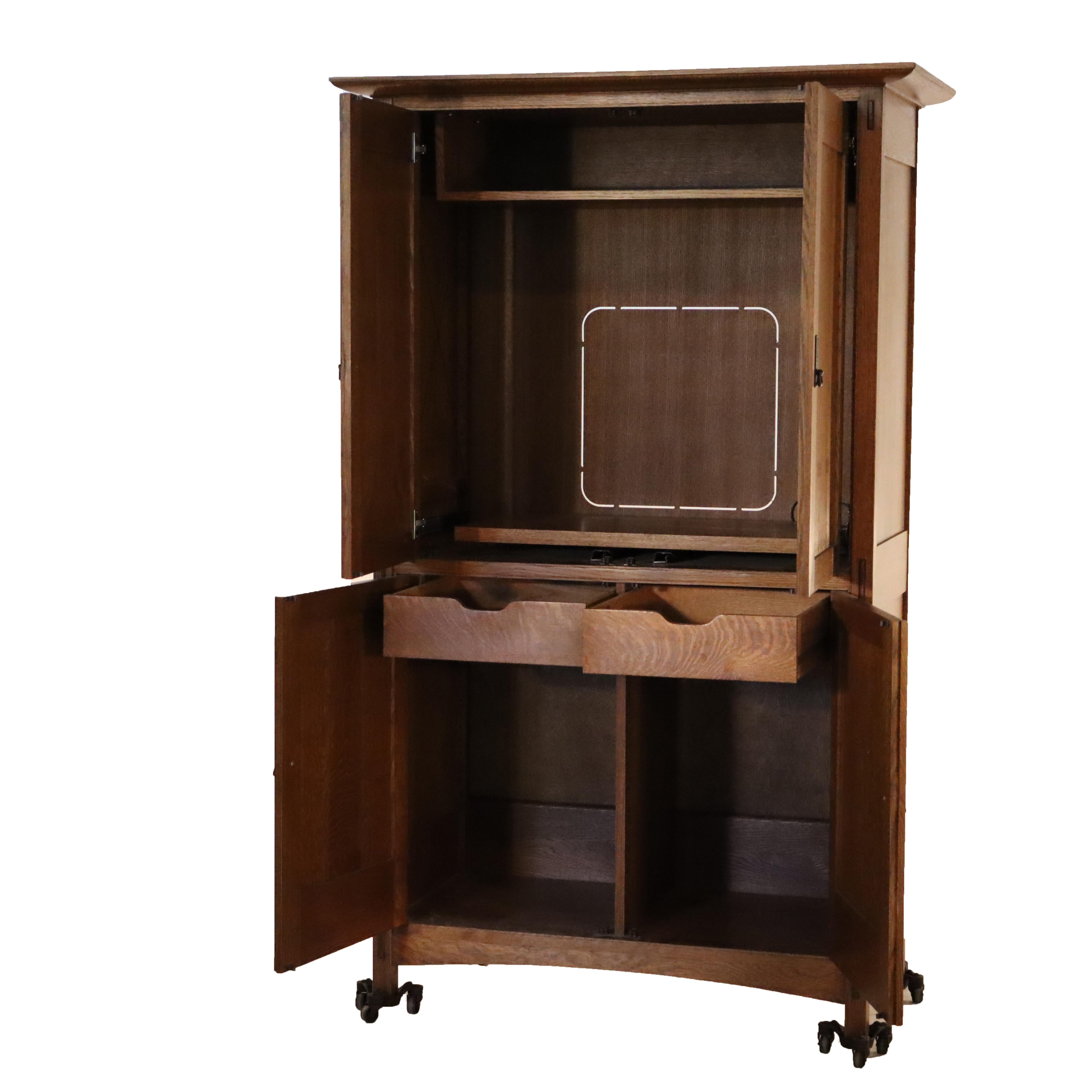 Vintage Stickley Arts & Crafts Oak & Hammered Copper Entertainment Cabinet im Angebot 1