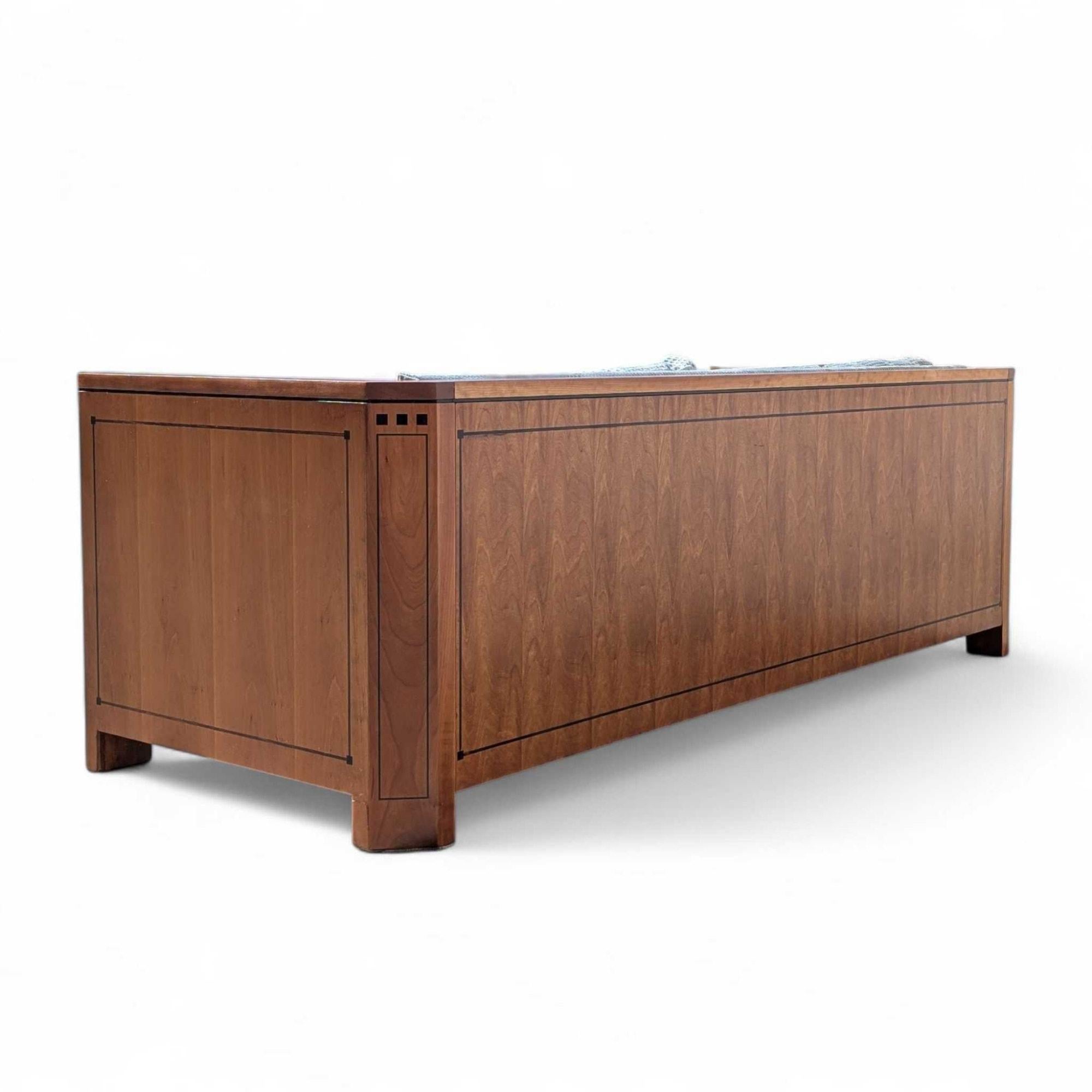 Vintage Stickley Cherry Wood Sofa, blassblaue strukturierte Samtpolsterung im Angebot 1