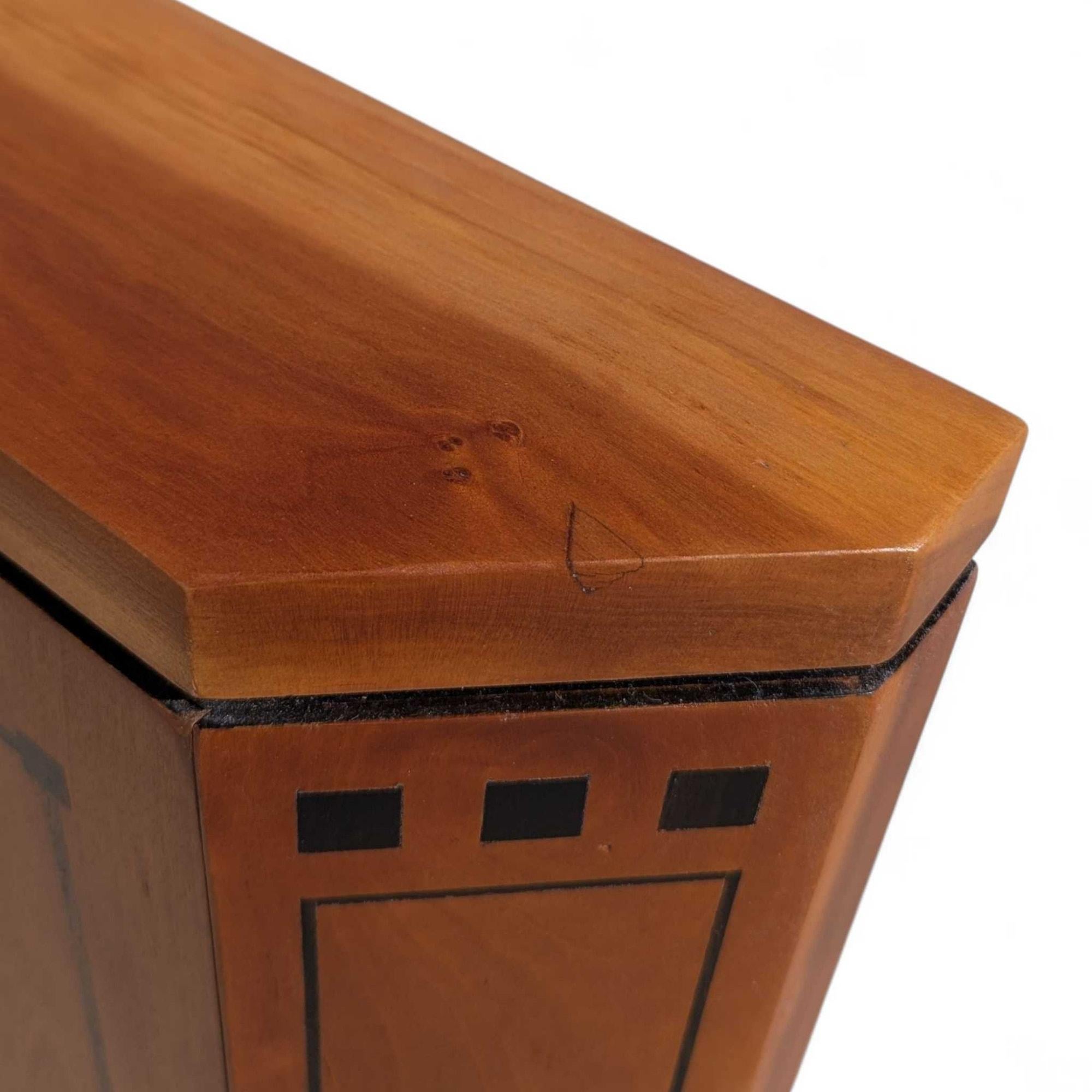 Vintage Stickley Cherry Wood Sofa, blassblaue strukturierte Samtpolsterung im Angebot 3