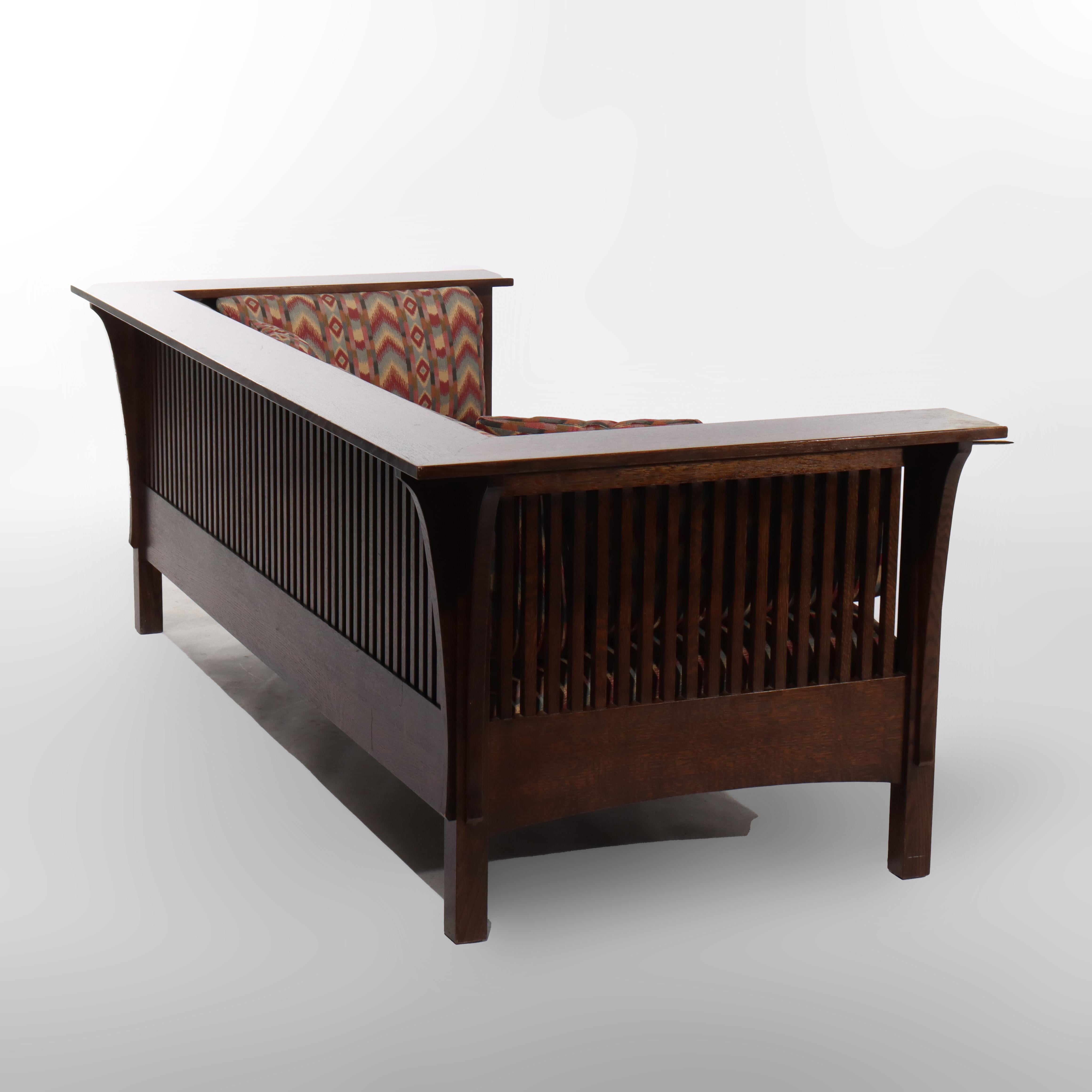 Vintage Stickley Prairie School Oak Spindle Sofa 20thC In Good Condition For Sale In Big Flats, NY