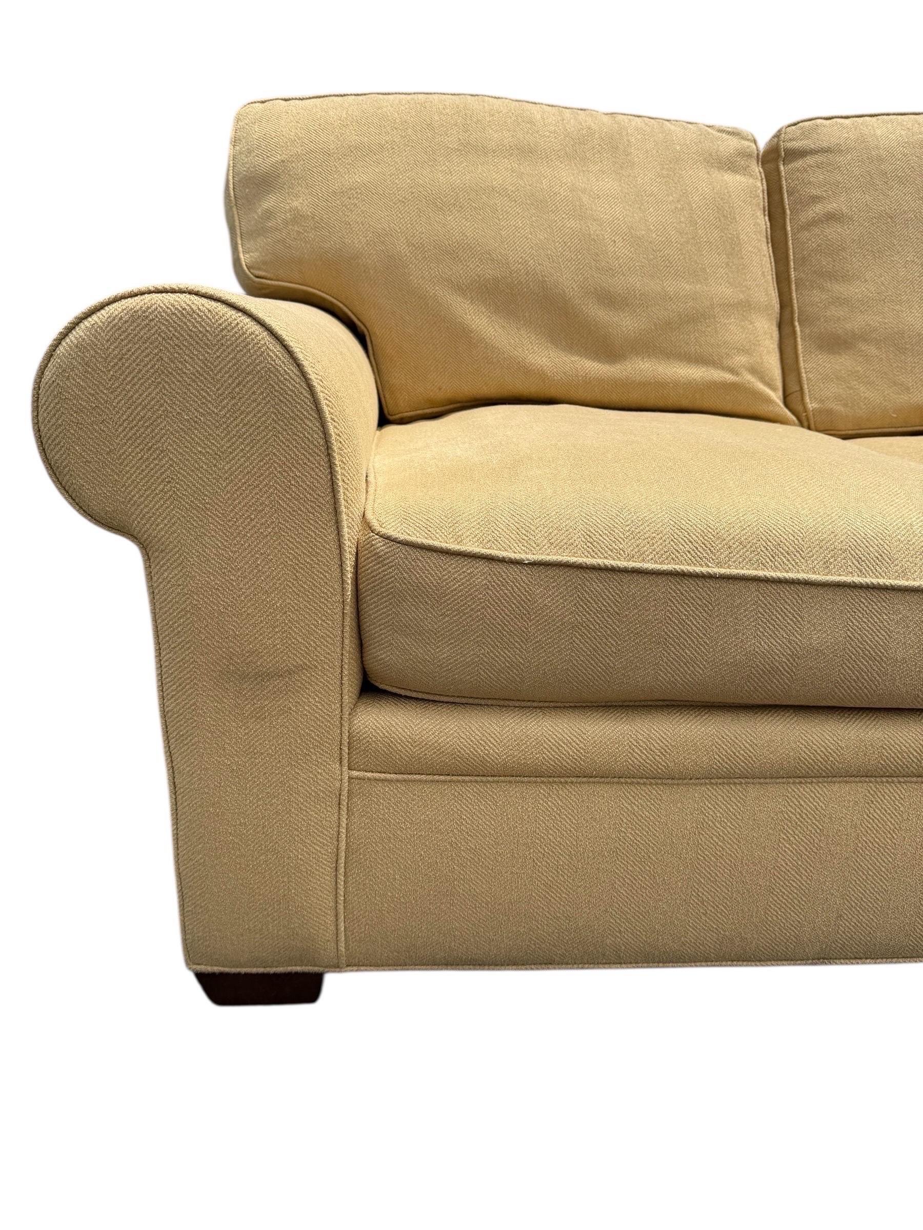 XX secolo Divano imbottito Stickley Tan d'epoca in vendita