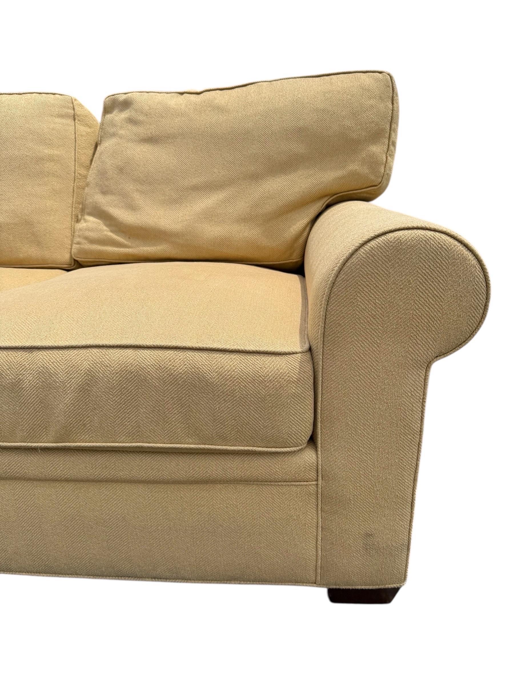 Divano imbottito Stickley Tan d'epoca in vendita 1