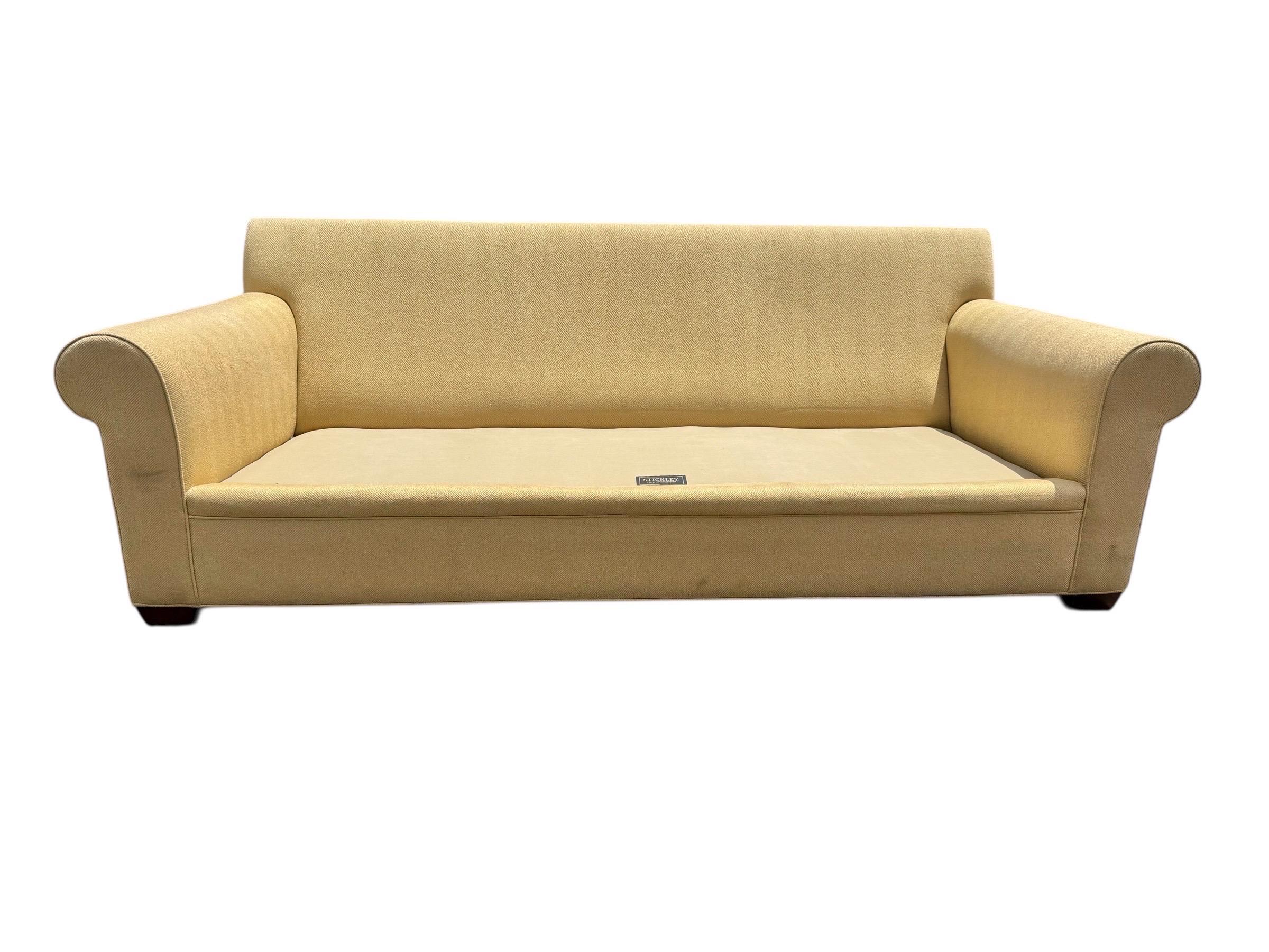 Divano imbottito Stickley Tan d'epoca in vendita 2