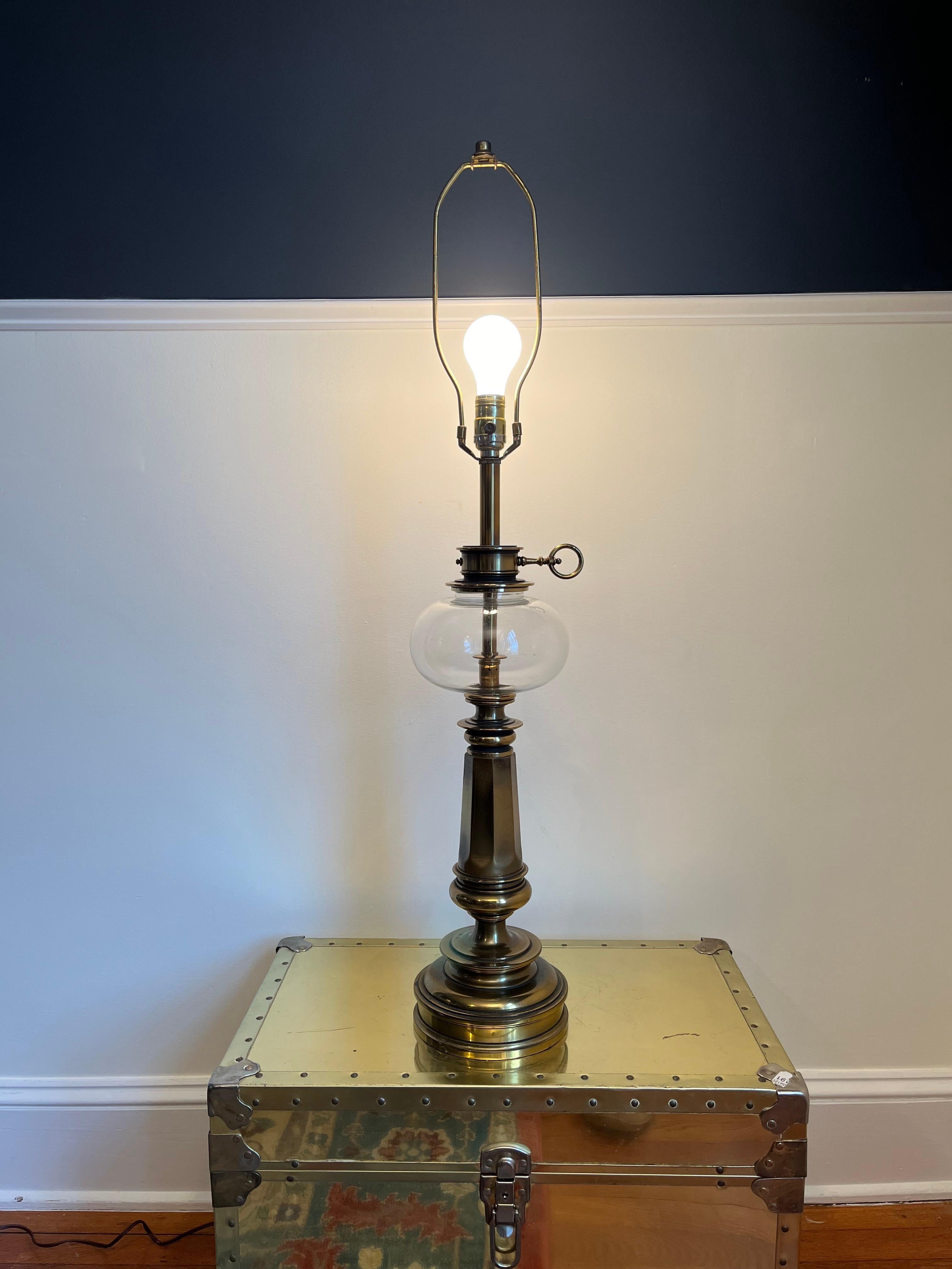 Vintage Stiffel Brass & Glass Oil Reservoir Lamp In Good Condition For Sale In W Allenhurst, NJ