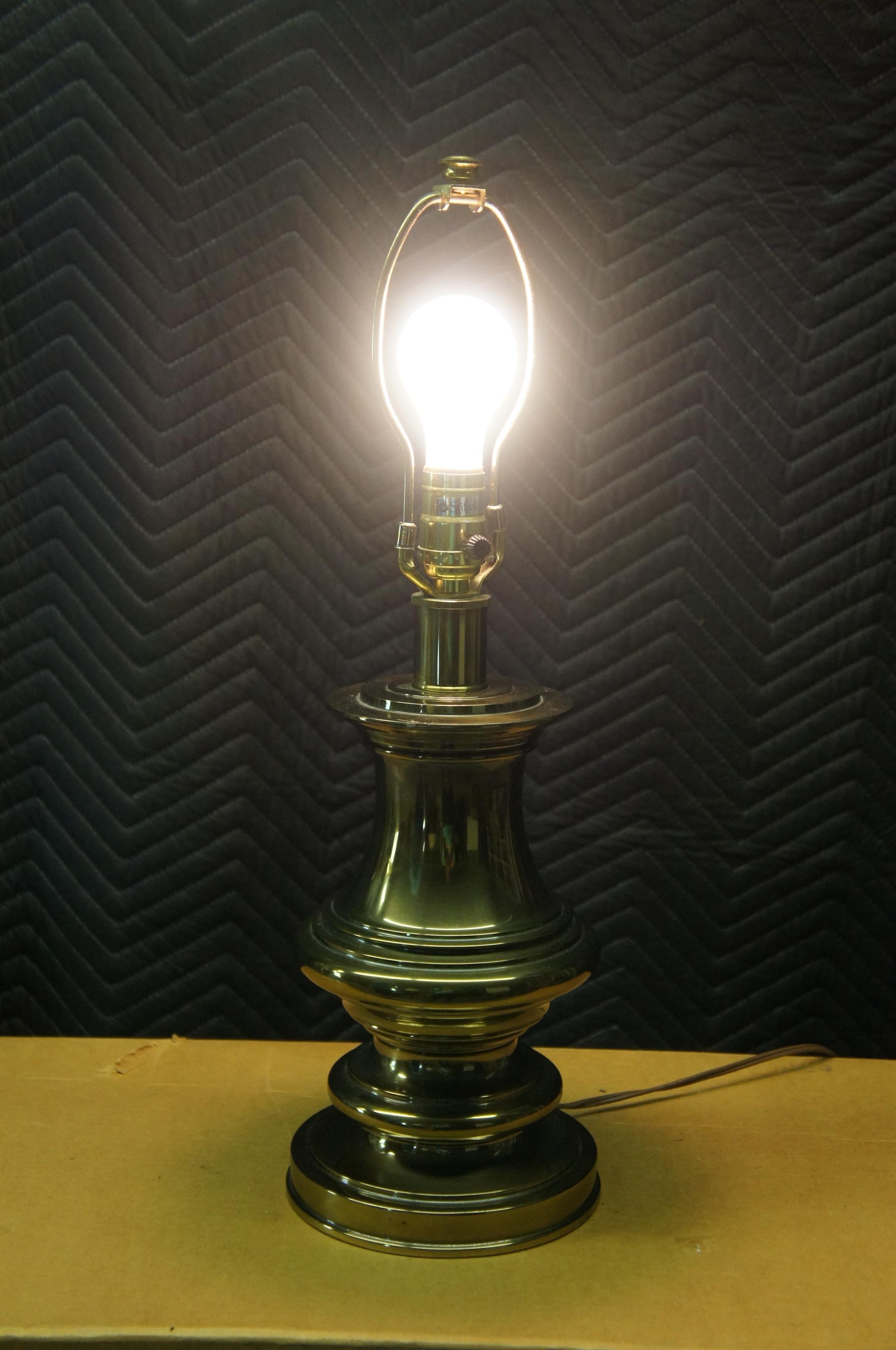 Vintage Stiffel Brass Hollywood Regency Style Trophy Urn Table Lamp 5