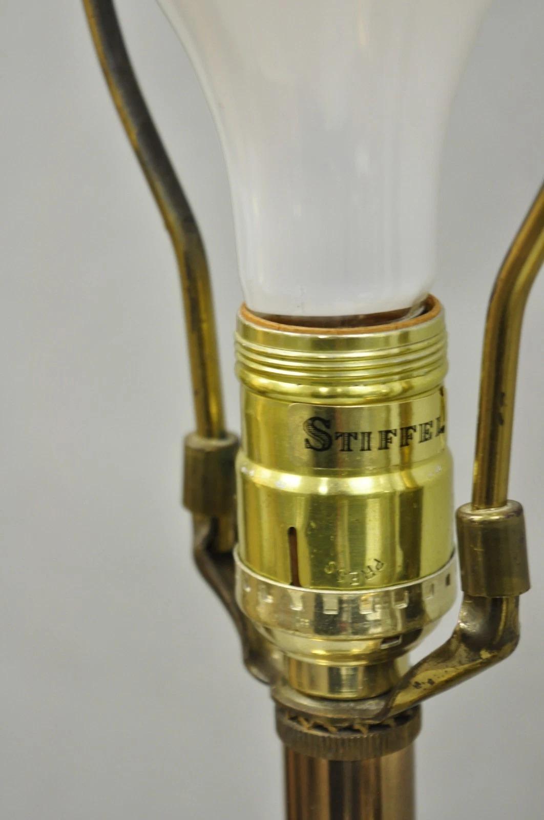 Lampade da tavolo in ottone a forma di urna in stile neoclassico Stiffel vintage - una coppia in vendita 4