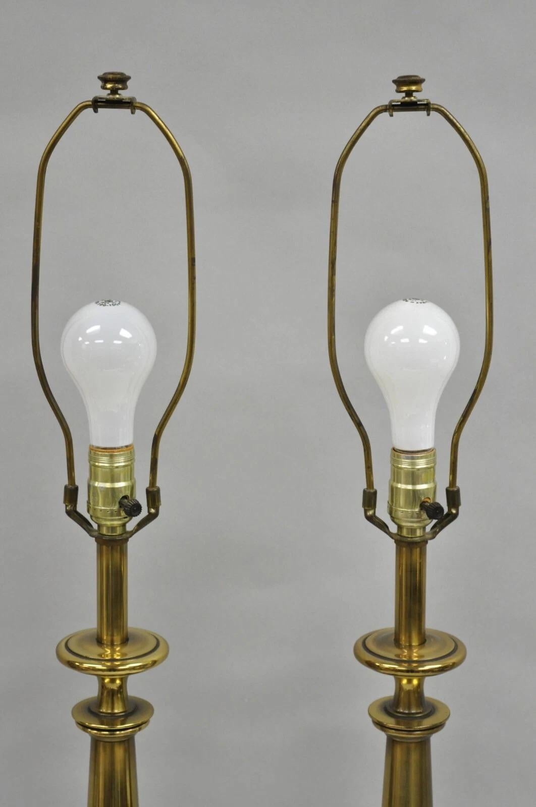 Lampade da tavolo in ottone brunito e porcellana in stile impero di Stiffel (B) - coppia In condizioni buone in vendita a Philadelphia, PA