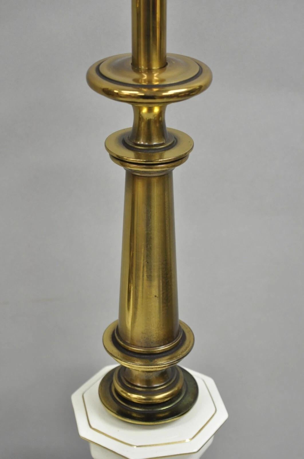 Lampade da tavolo in ottone brunito e porcellana in stile impero di Stiffel (B) - coppia in vendita 1