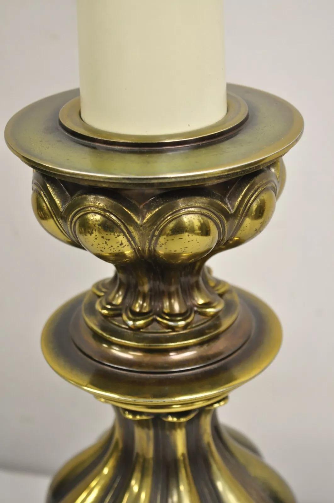 Lampada da tavolo a candeliere barocca in ottone Stiffel Hollywood Regency d'epoca in vendita 5