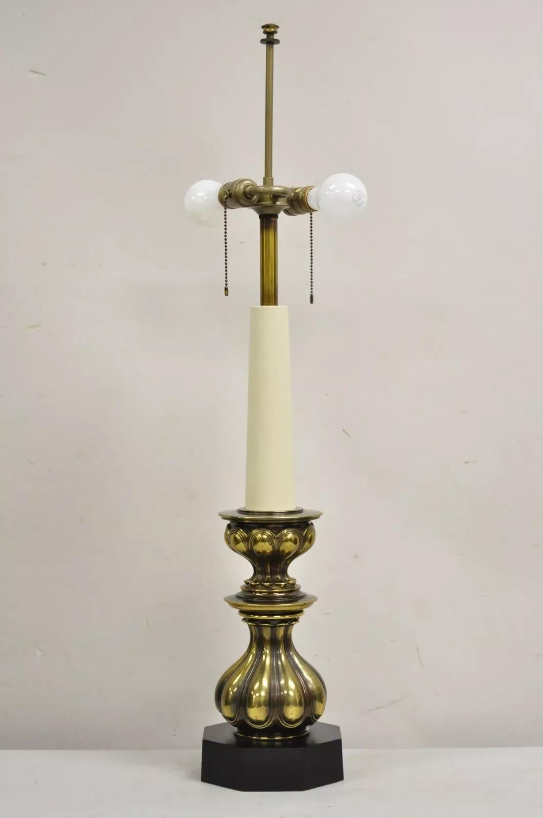 Lampada da tavolo a candeliere barocca in ottone Stiffel Hollywood Regency d'epoca in vendita 6