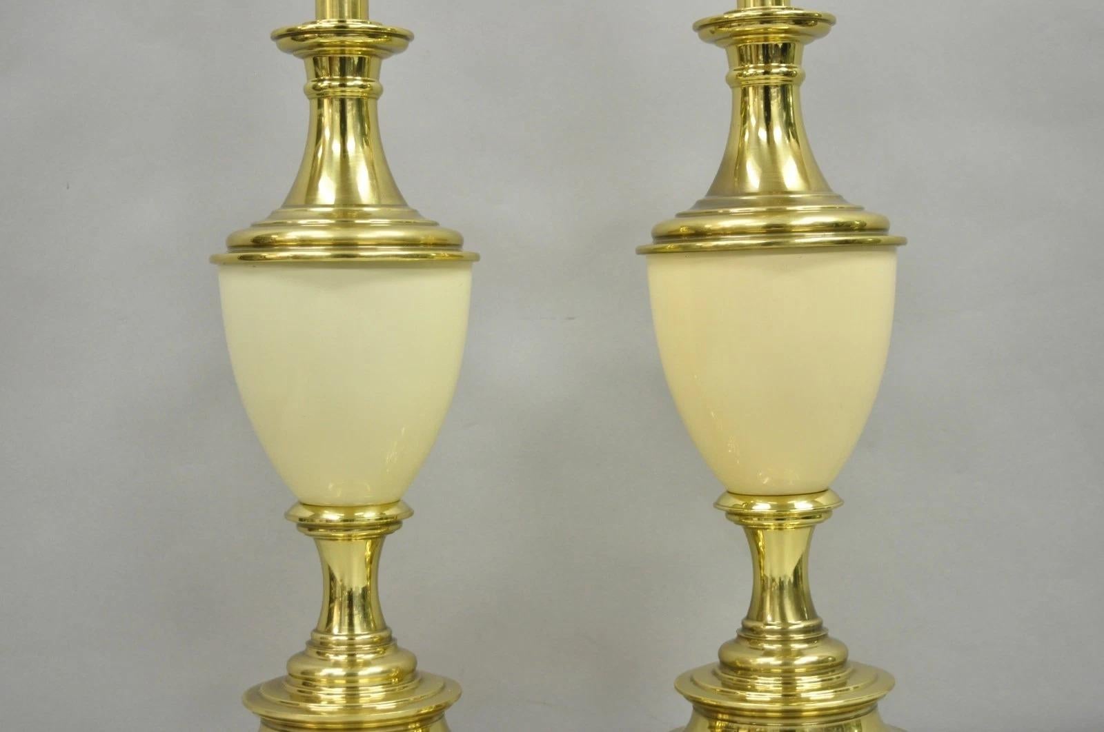 Vintage Stiffel Hollywood Regency Cream Enamel Brass Urn Table Lamps - a Pair In Good Condition For Sale In Philadelphia, PA