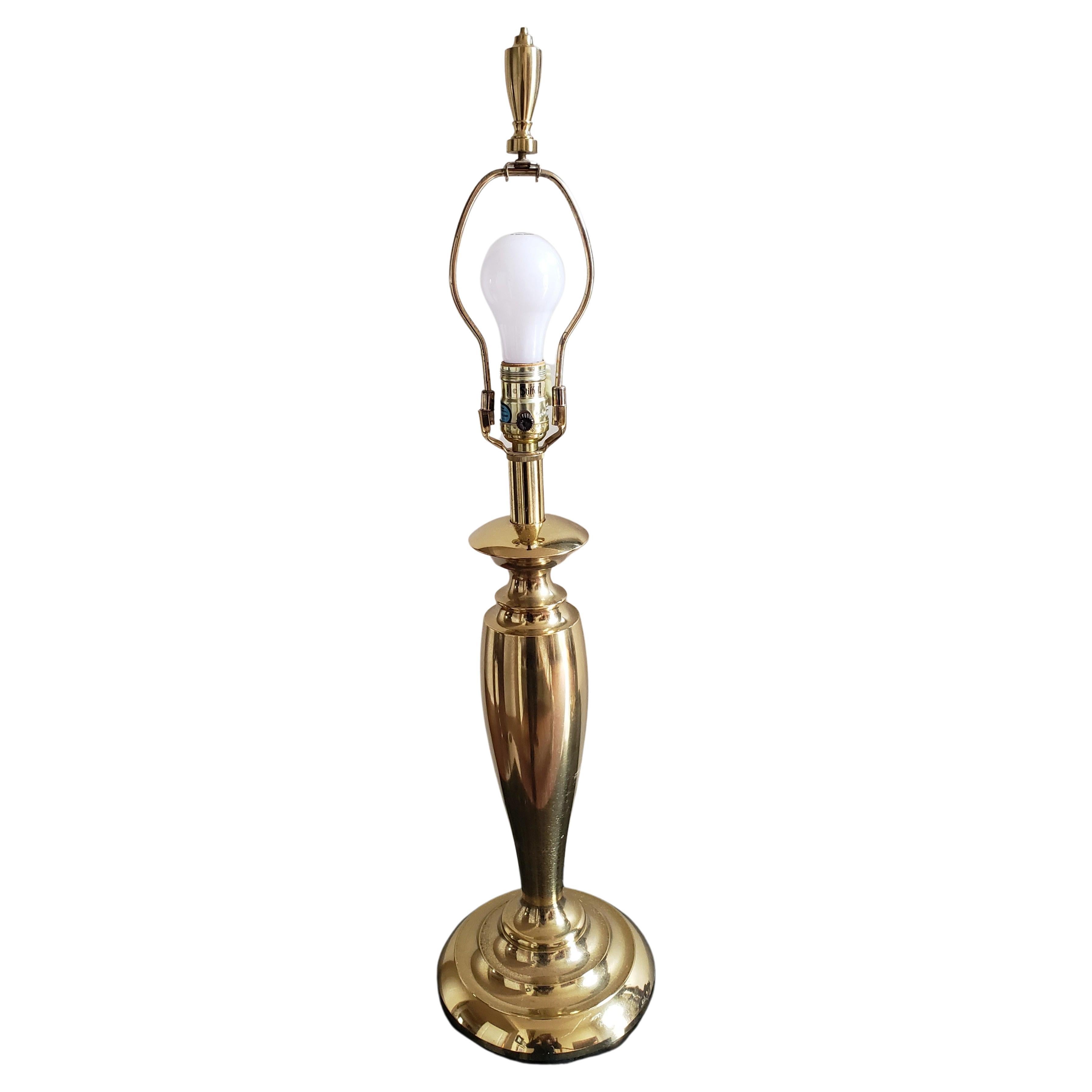 Vintage Stiffel Solid Brass Hollywood Regency Table Lamp In Good Condition For Sale In Germantown, MD