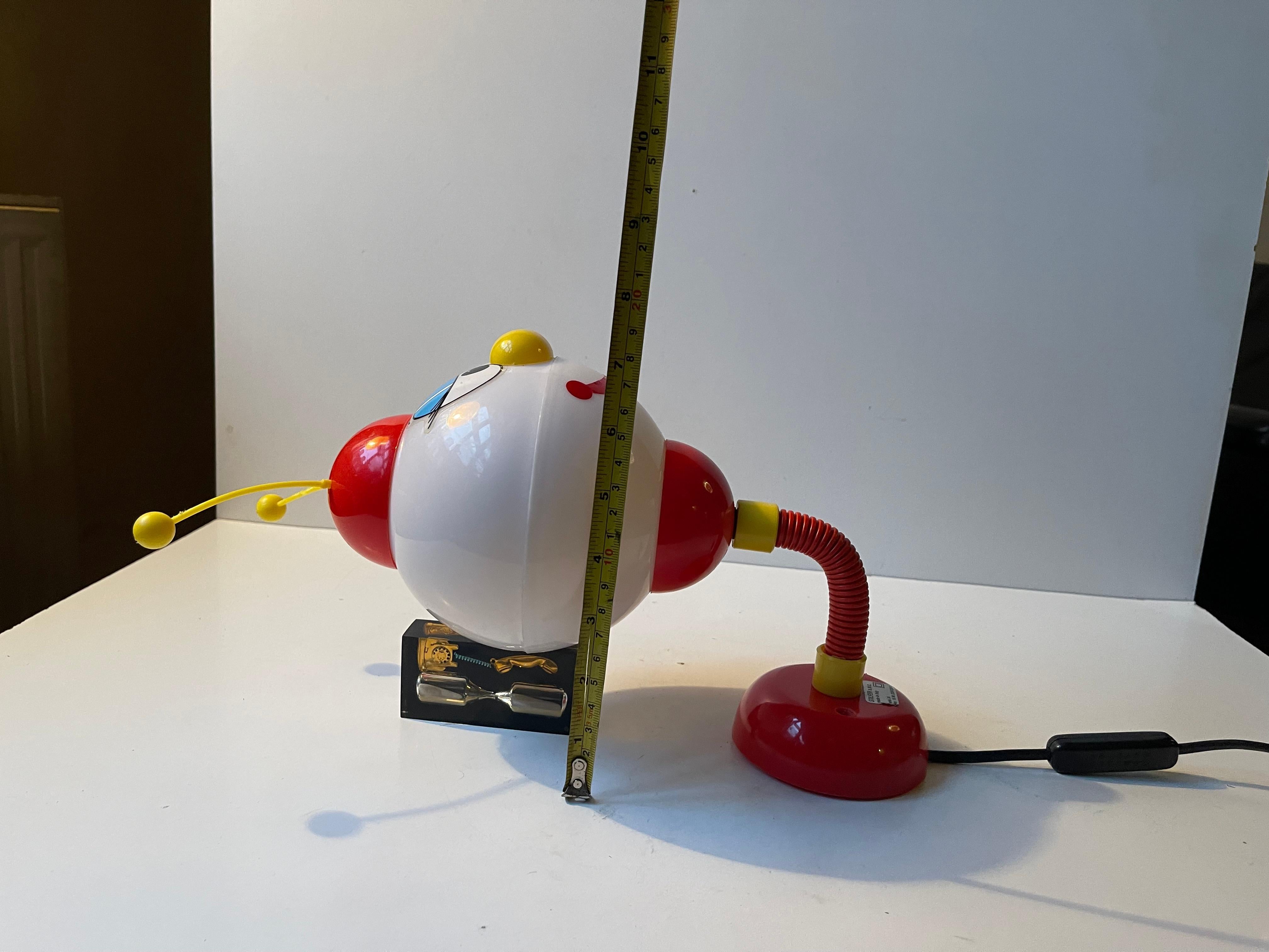 Lámpara de pared vintage de plástico Stilfer Milano Robot, años 70 en venta 1
