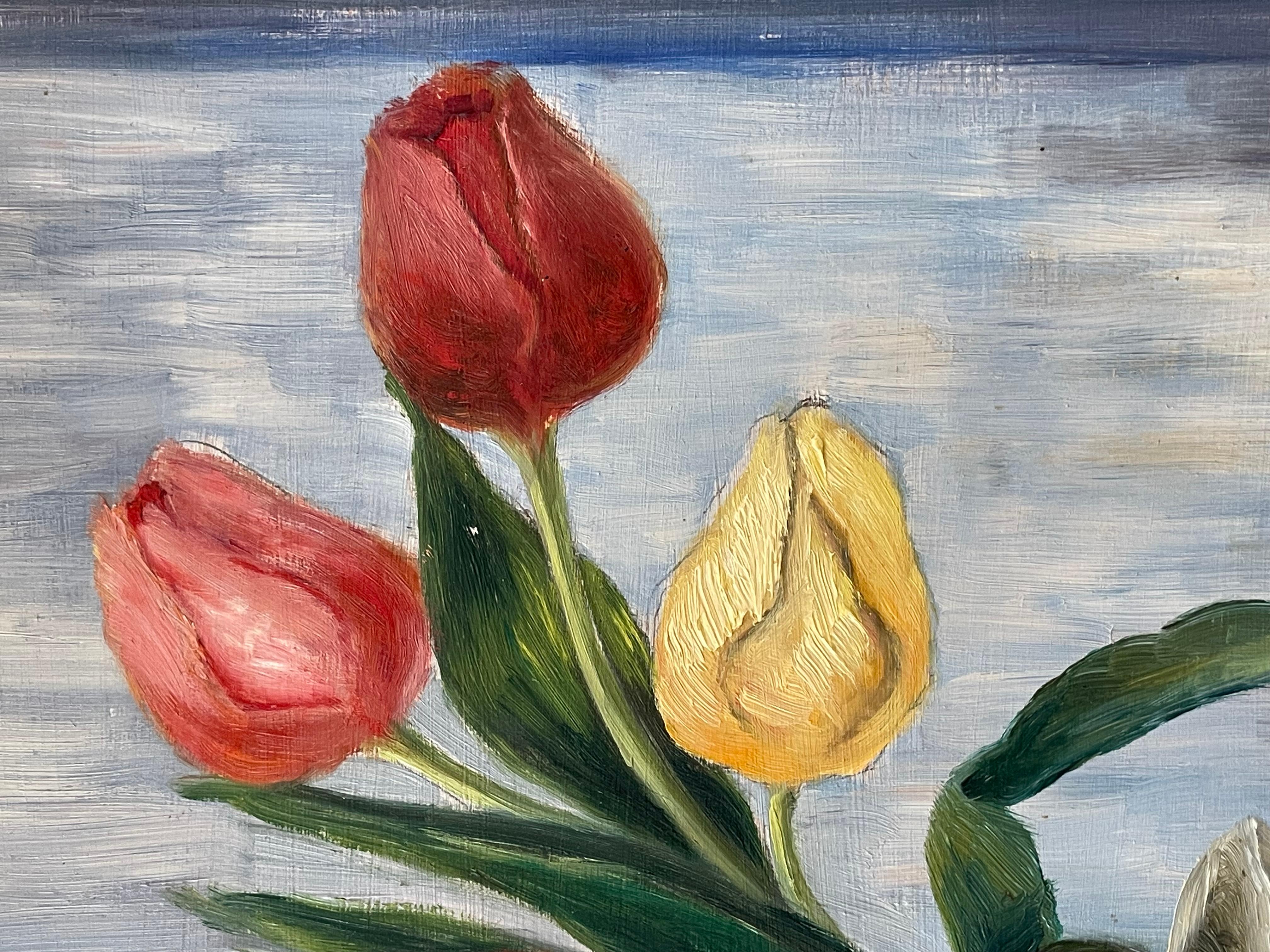 Vintage Stillleben Ölgemälde von Tulpenblüten in einer stilvollen Vase und Bücher (20. Jahrhundert) im Angebot