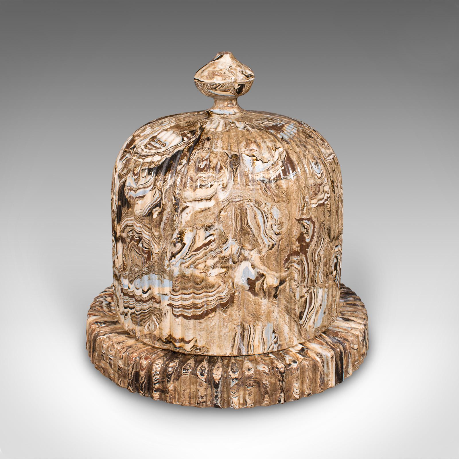 Metà XX secolo Custode di formaggio Stilton d'epoca, stile Georgiano, inglese, cupola in ceramica in vendita