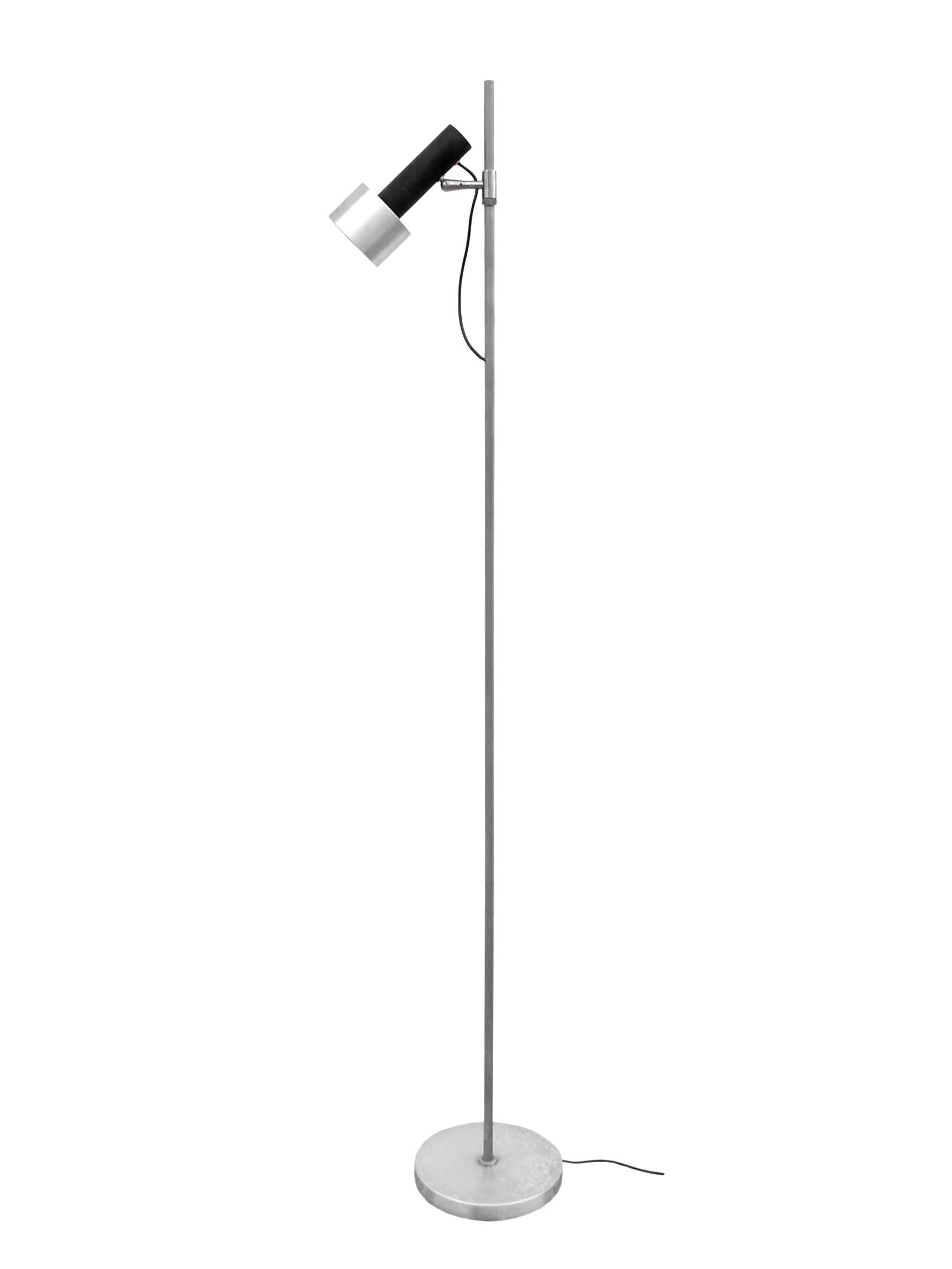 Stehlampe aus emailliertem Aluminium im Stil von Stilux, Italien 1960 (Moderne der Mitte des Jahrhunderts) im Angebot