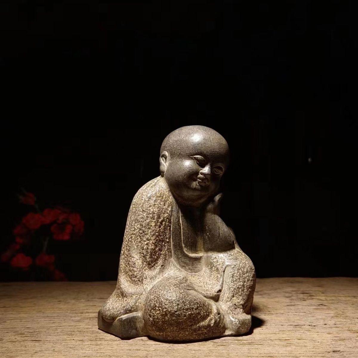 Vintage Stone Carving Little Sitting Monk Statue In Fair Condition For Sale In 景德镇市, CN