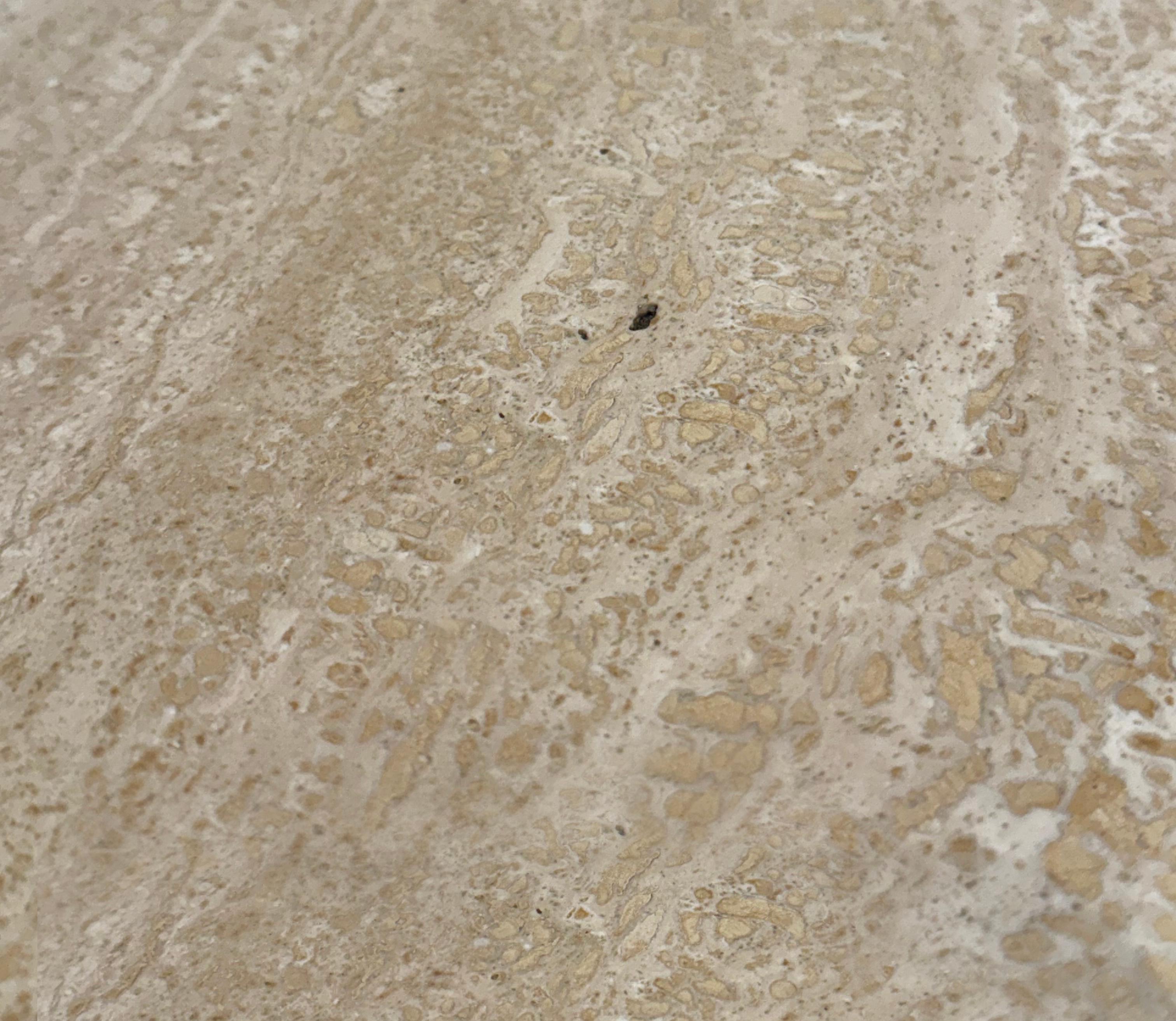 Travertin Table en travertin italien en forme d'œil, Vintage Stone International, années 1980 en vente