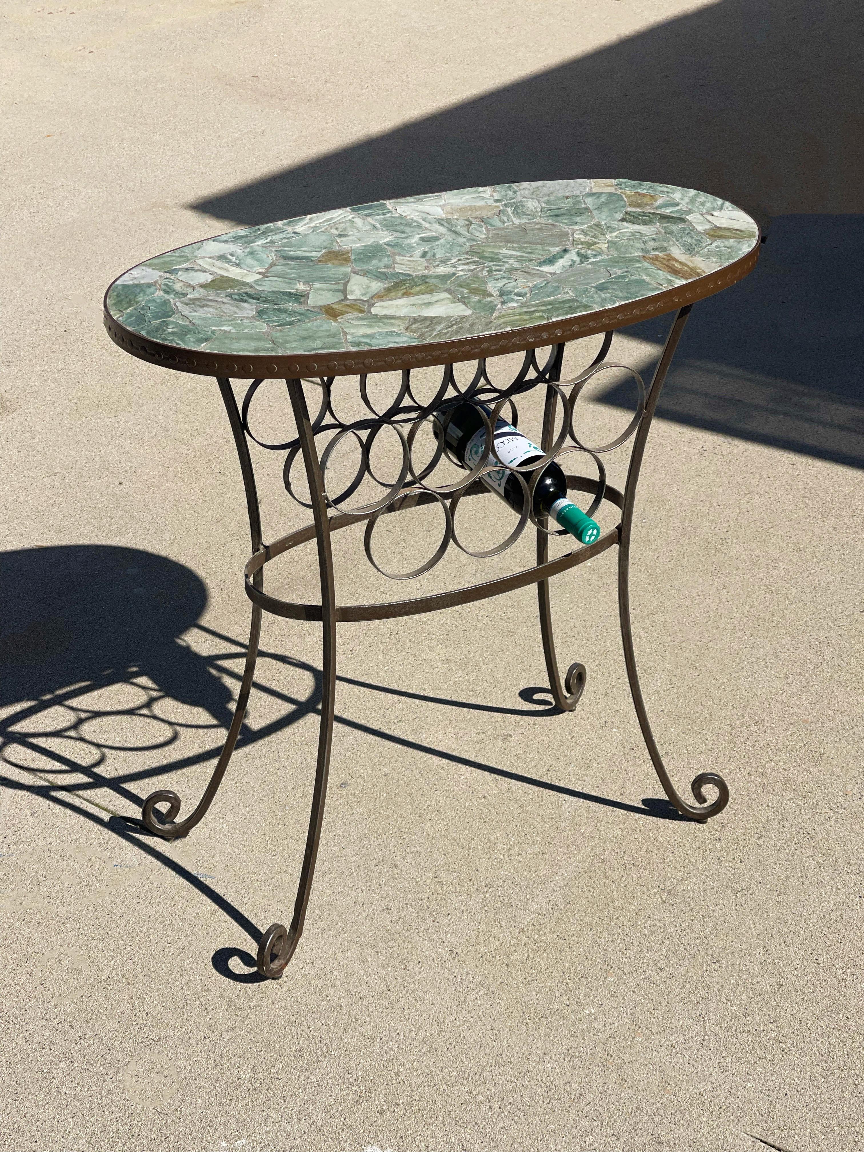 Table console d'appoint avec porte-bouteille en pierre vintage  Bon état - En vente à Los Angeles, CA