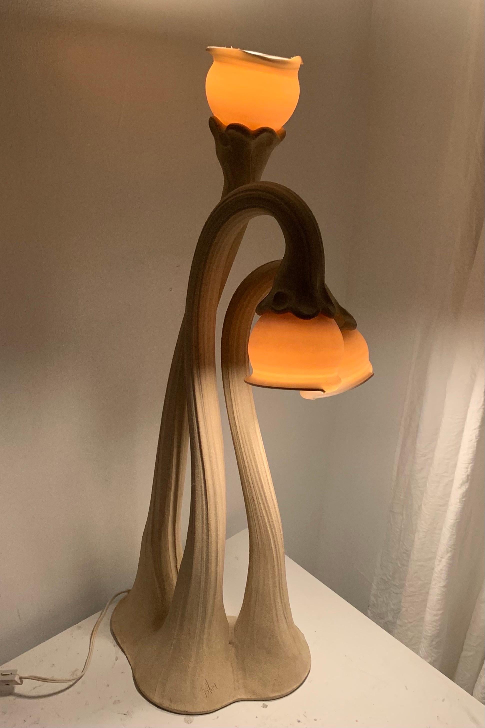 Vintage Stoneware Calla Lilly Lamp by Doug Blum in the Art Nouveau Style, 1980 In Good Condition In West Reading, PA