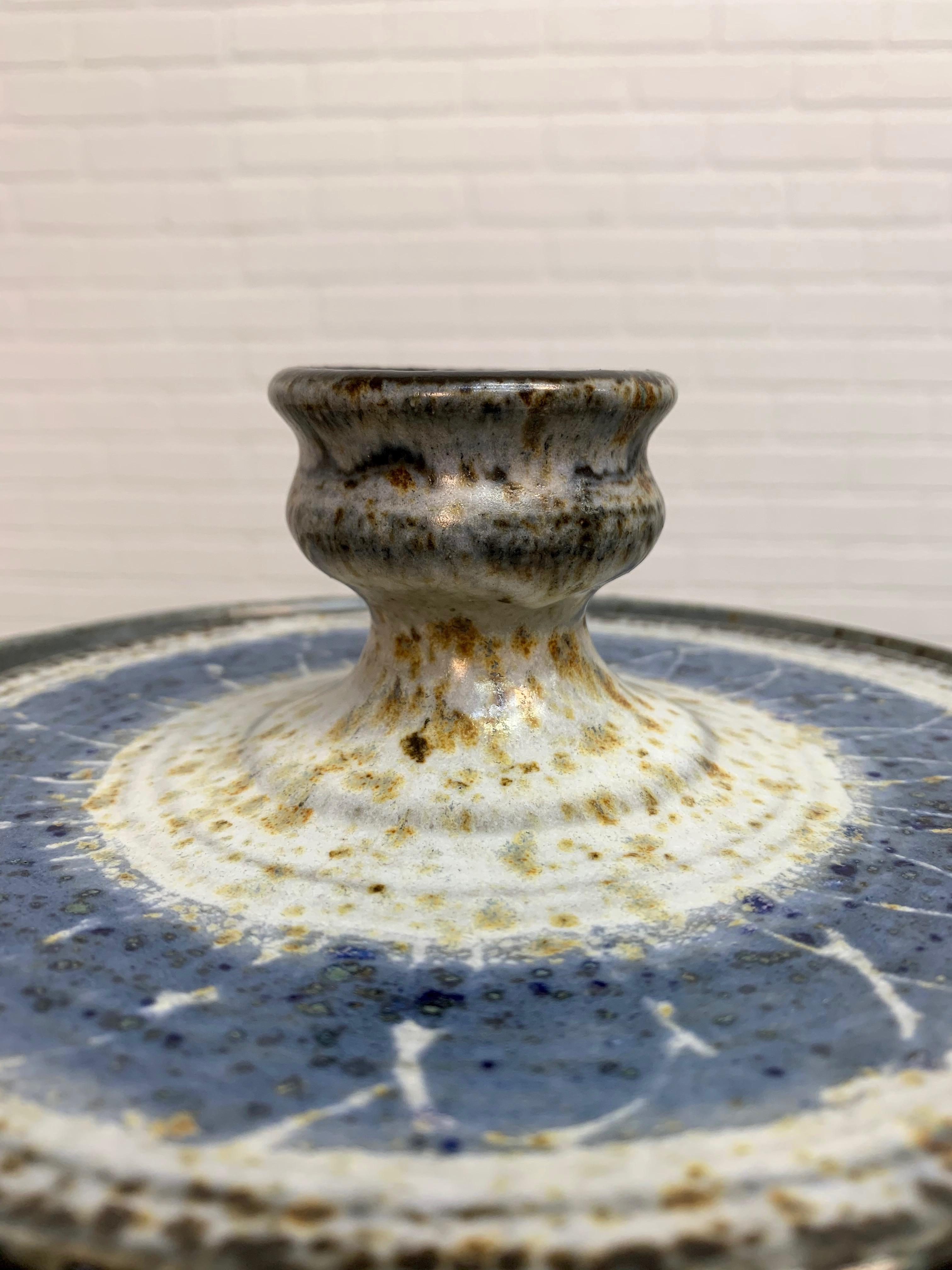 Vintage Stoneware Casserole Dish with Lid In Good Condition In Denton, TX