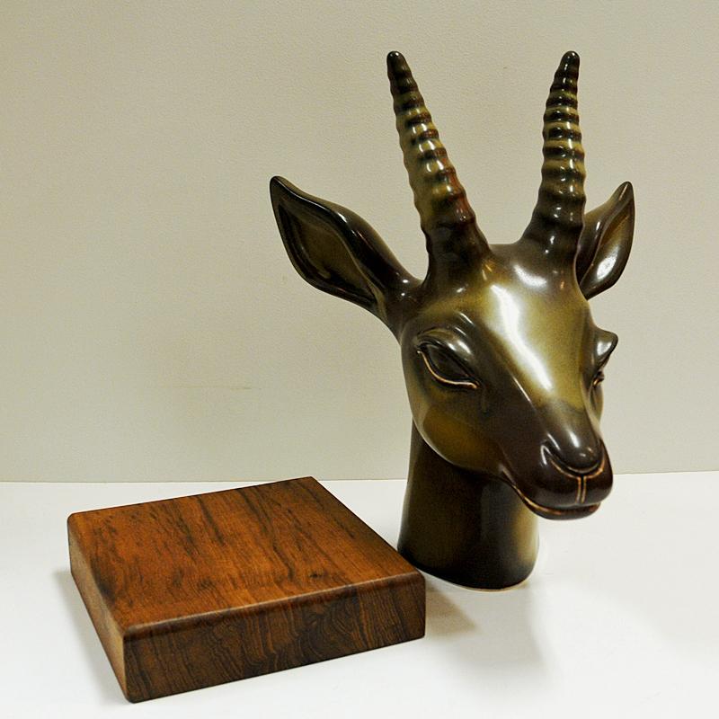 The lovely deer! stoneware sculpture by Gunnar Nylund for Rörstrand, Sweden 1940s. Realistic sculpture deer head giving a wonderful expression and perfect deer look. Measures: H 34 cm (incl base) D 24 cm.
Glazed bronze elegant finish in brown,