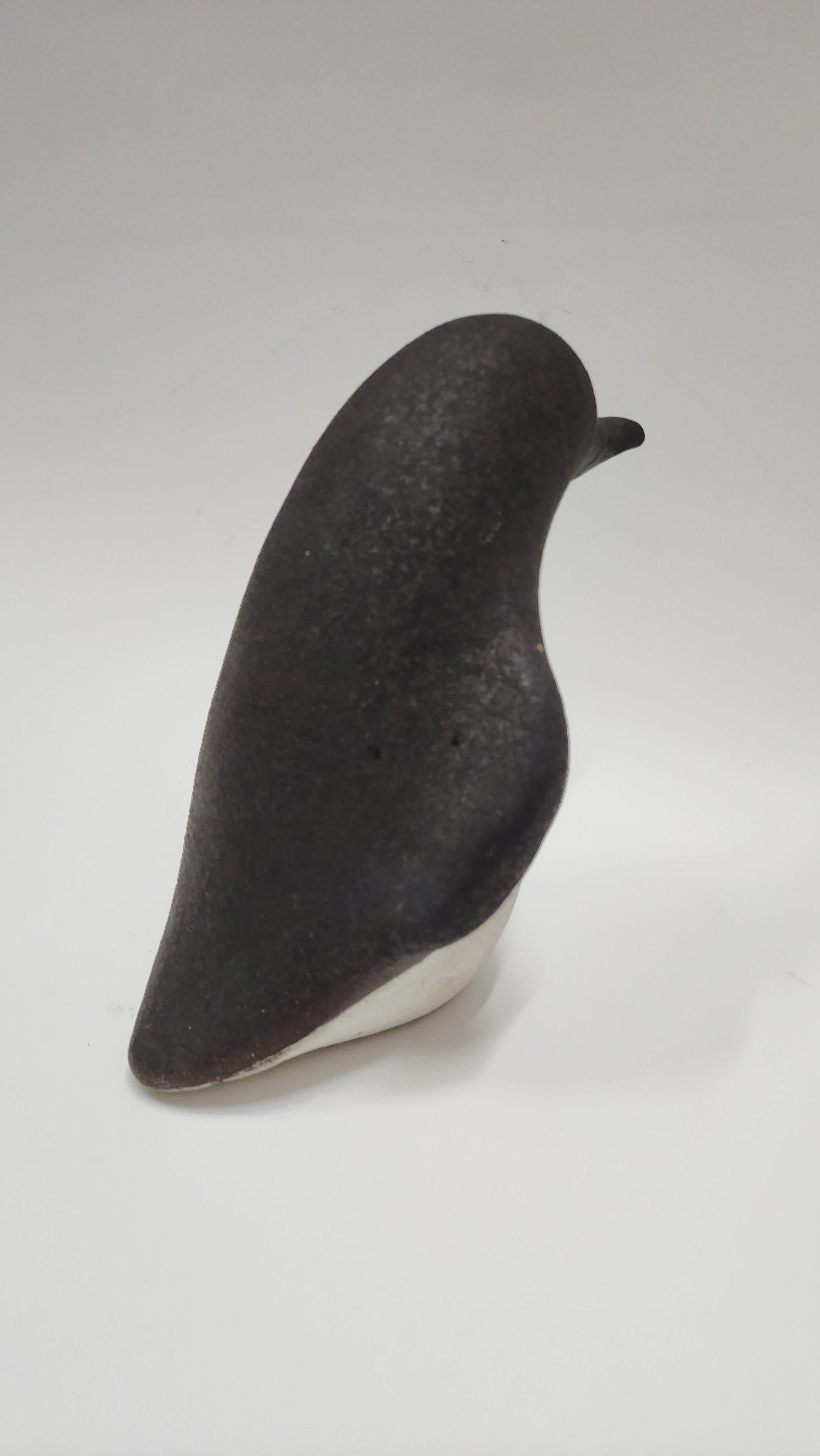 Americano Pinguino d'epoca in gres di John Seymour in vendita