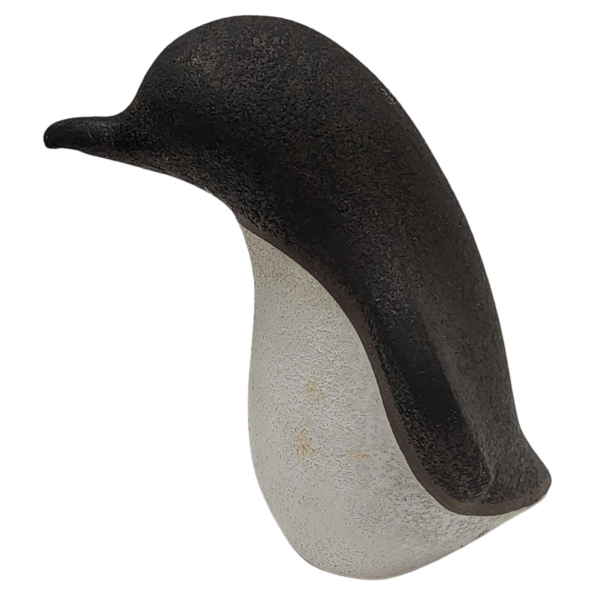 Pinguino d'epoca in gres di John Seymour in vendita