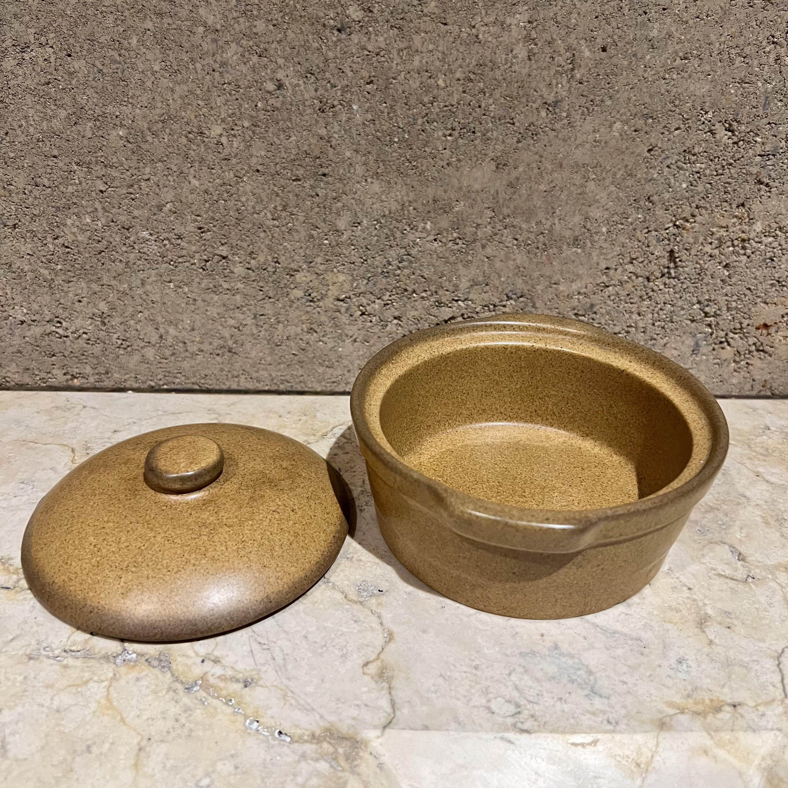 Ovaler Casserole-Topf mit Deckel aus Steingut-Keramik im Angebot 7