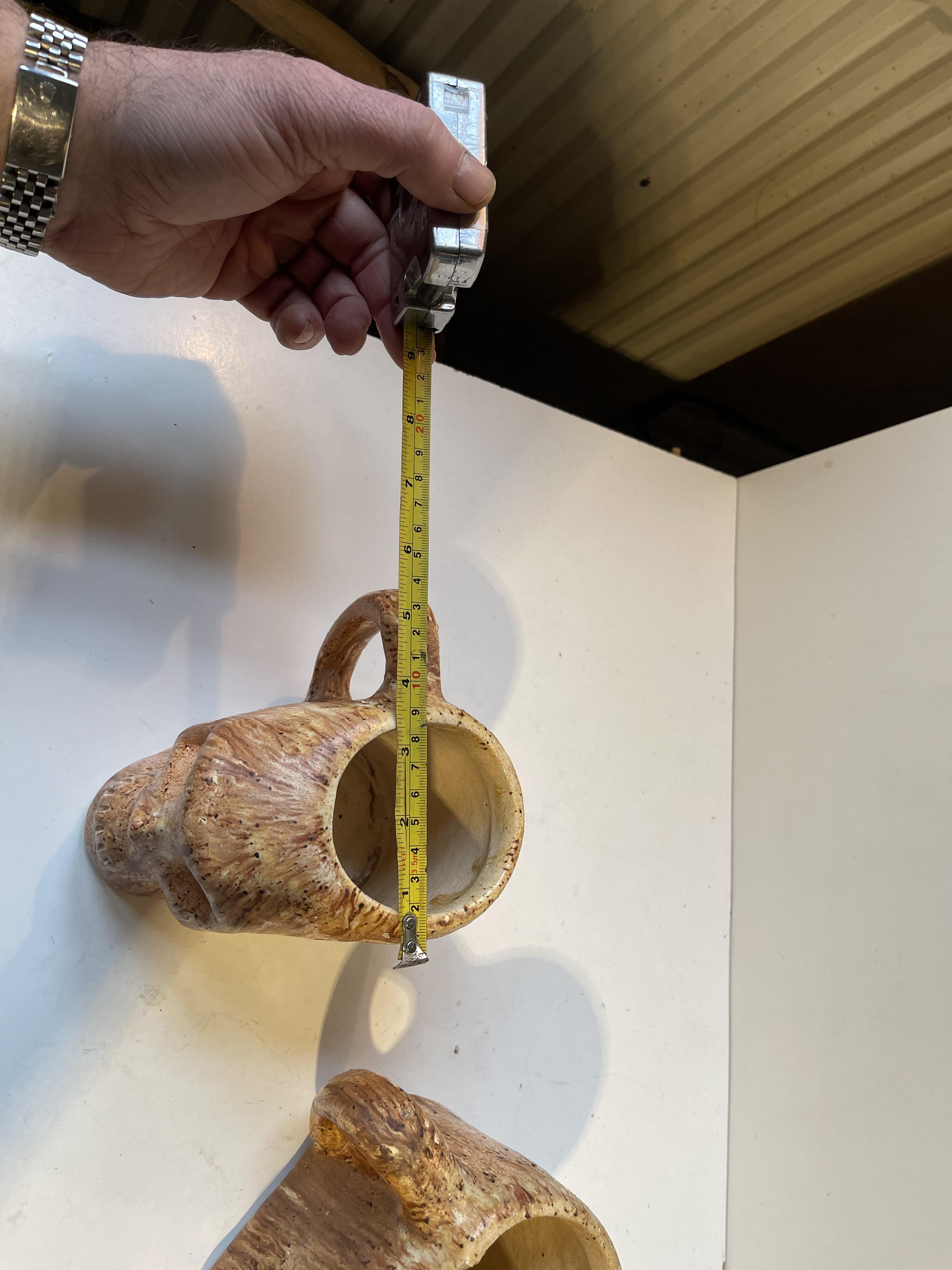 Tazze con teschio in gres d'epoca dell'Horror Bar Le Cercueil di Bruxelles, anni '70 in vendita 3