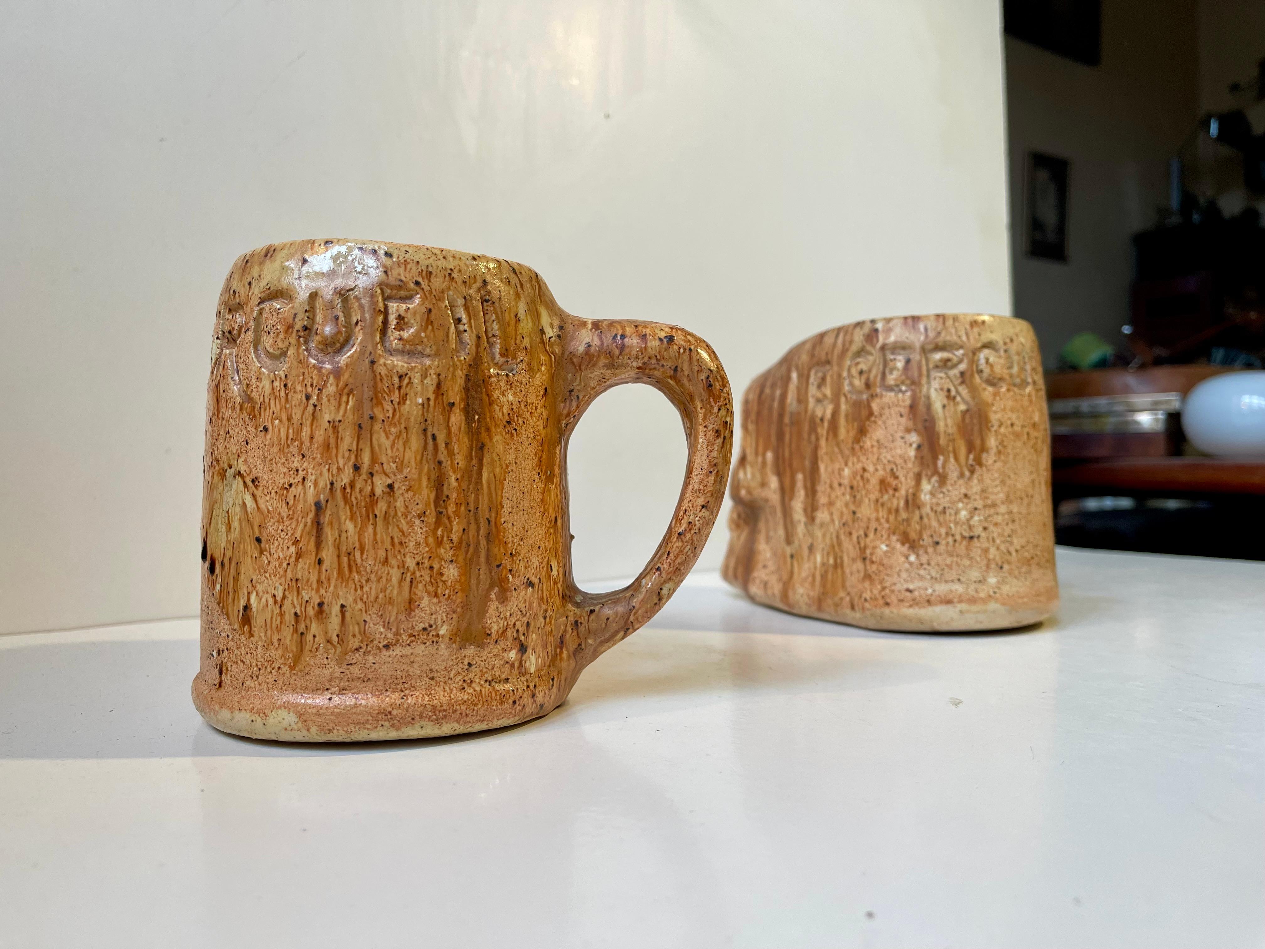 Smaltato Tazze con teschio in gres d'epoca dell'Horror Bar Le Cercueil di Bruxelles, anni '70 in vendita