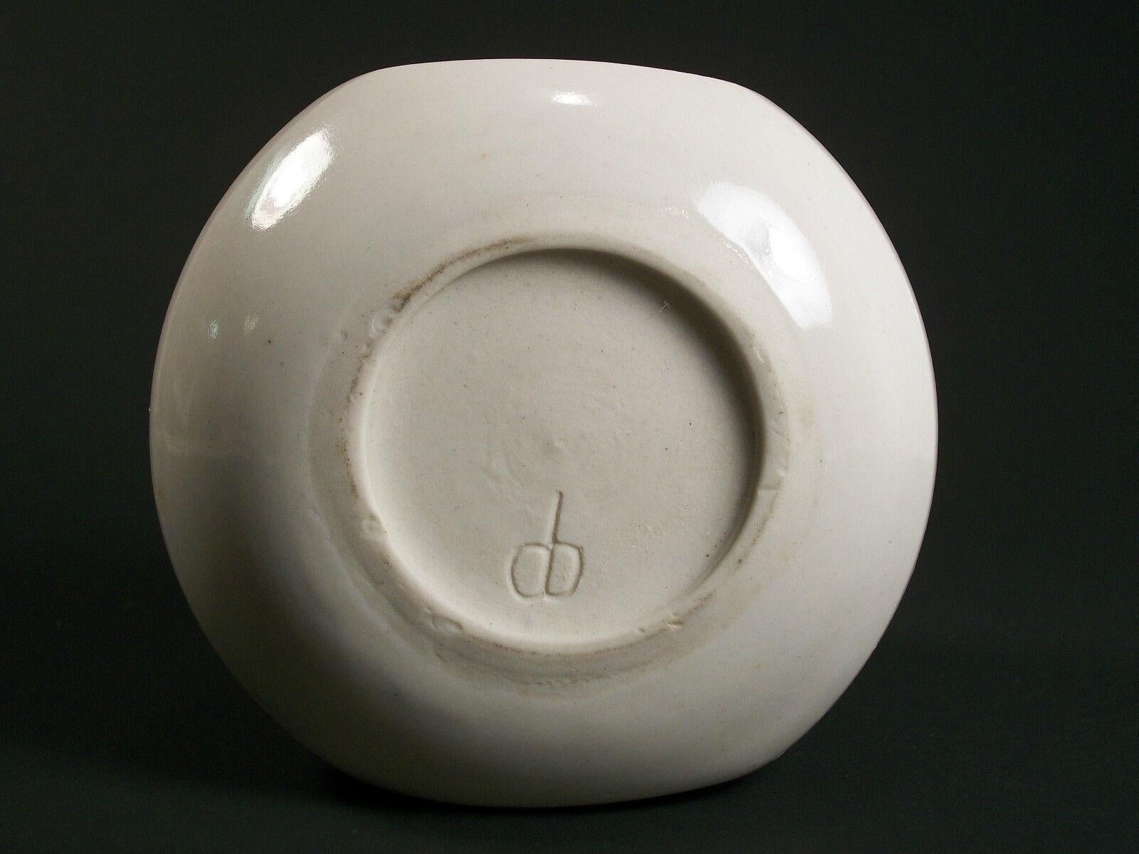 Vintage Stoneware Studio Pottery Bud Vase - Signed - Mid 20th Century For Sale 4