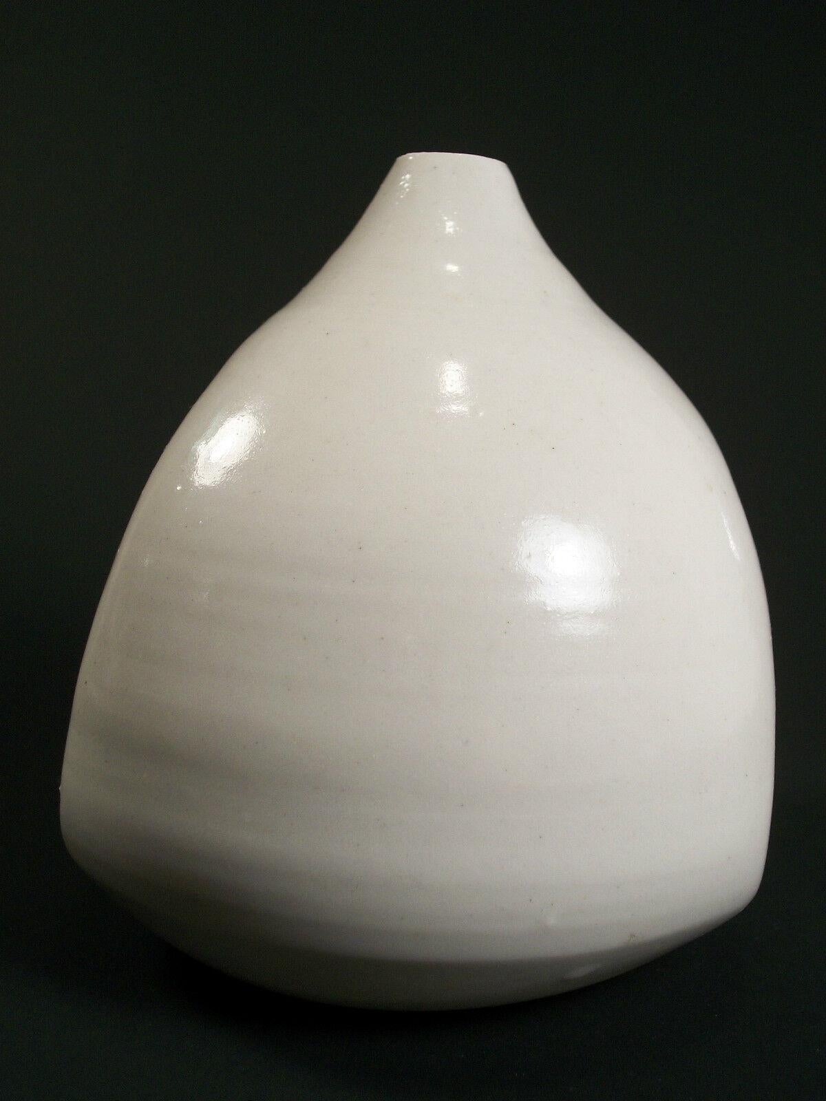 Mid-Century Modern Vintage Stoneware Studio Pottery Bud Vase - Signed - Mid 20th Century For Sale