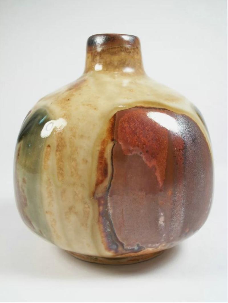 Vaso a bocciolo d'epoca in Stoneware Studio Pottery - Non firmato - Giappone - Metà del XX secolo In condizioni buone in vendita a Chatham, ON