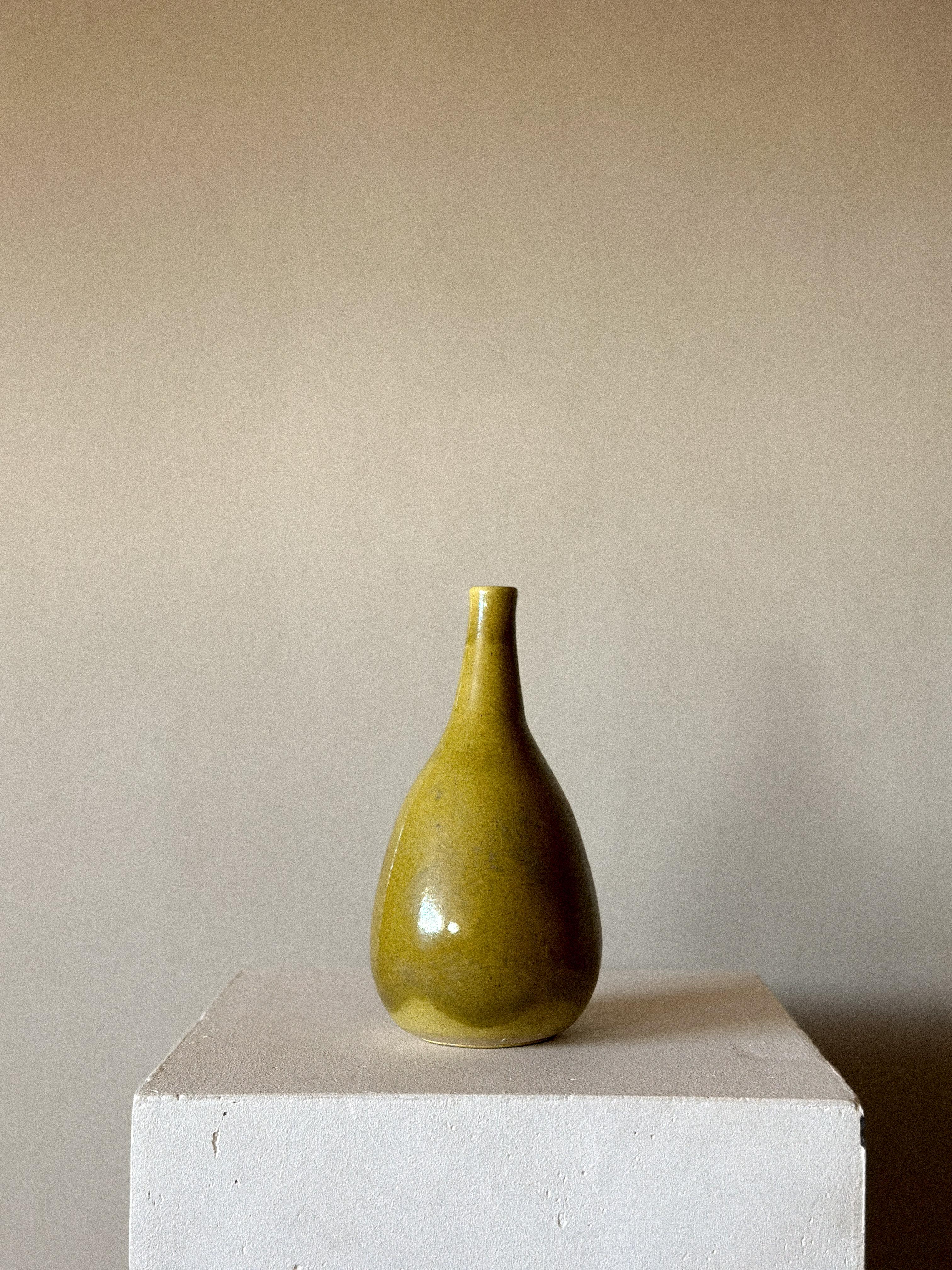A vintage stoneware vase with beautiful glaze, Spain 1988. 

Signed C Pallarés 1988 

Wear consistent with age and use.  
