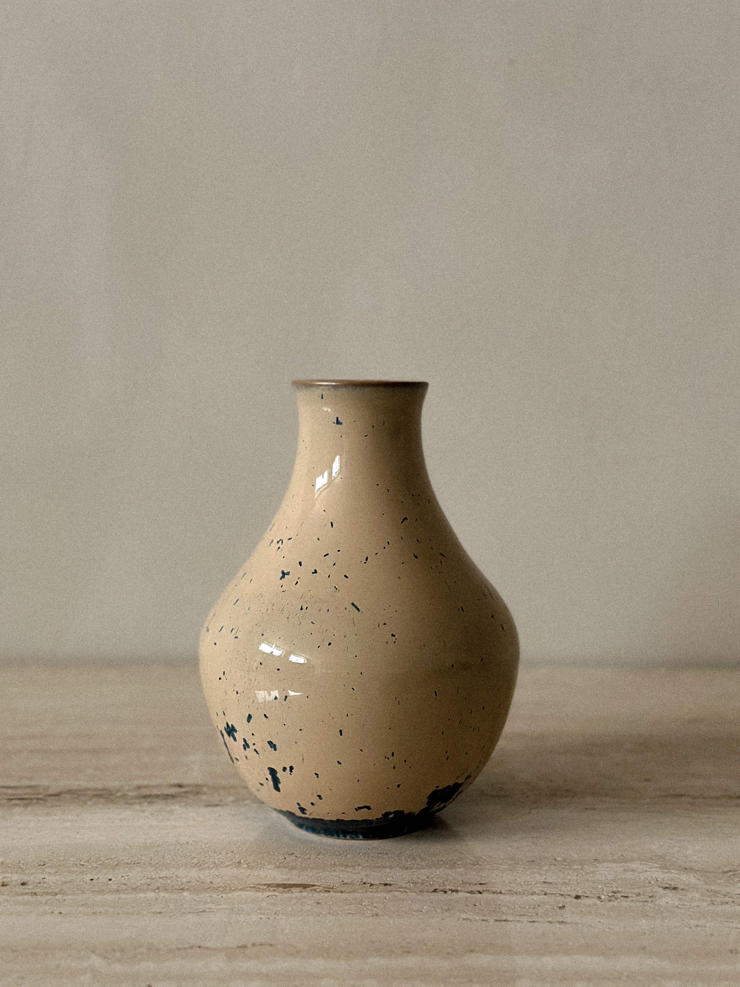 A vintage stoneware vase with beautiful glaze, Spain 1989. 

Signed C Pallarés 1989 

Wear consistent with age and use.  
