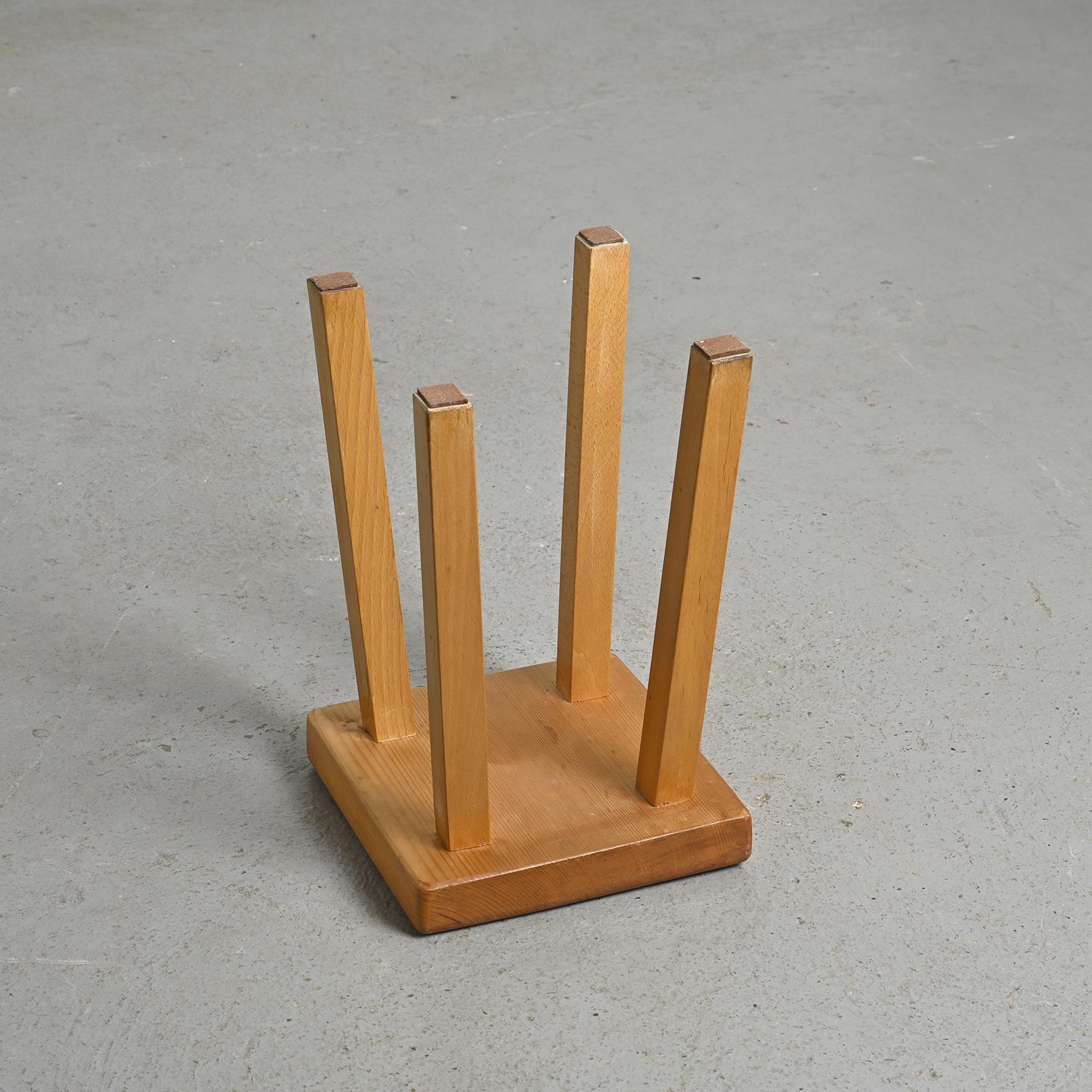 Vintage-Hocker, Charlotte Perriand für les Arcs, Frankreich im Zustand „Gut“ im Angebot in VILLEURBANNE, FR