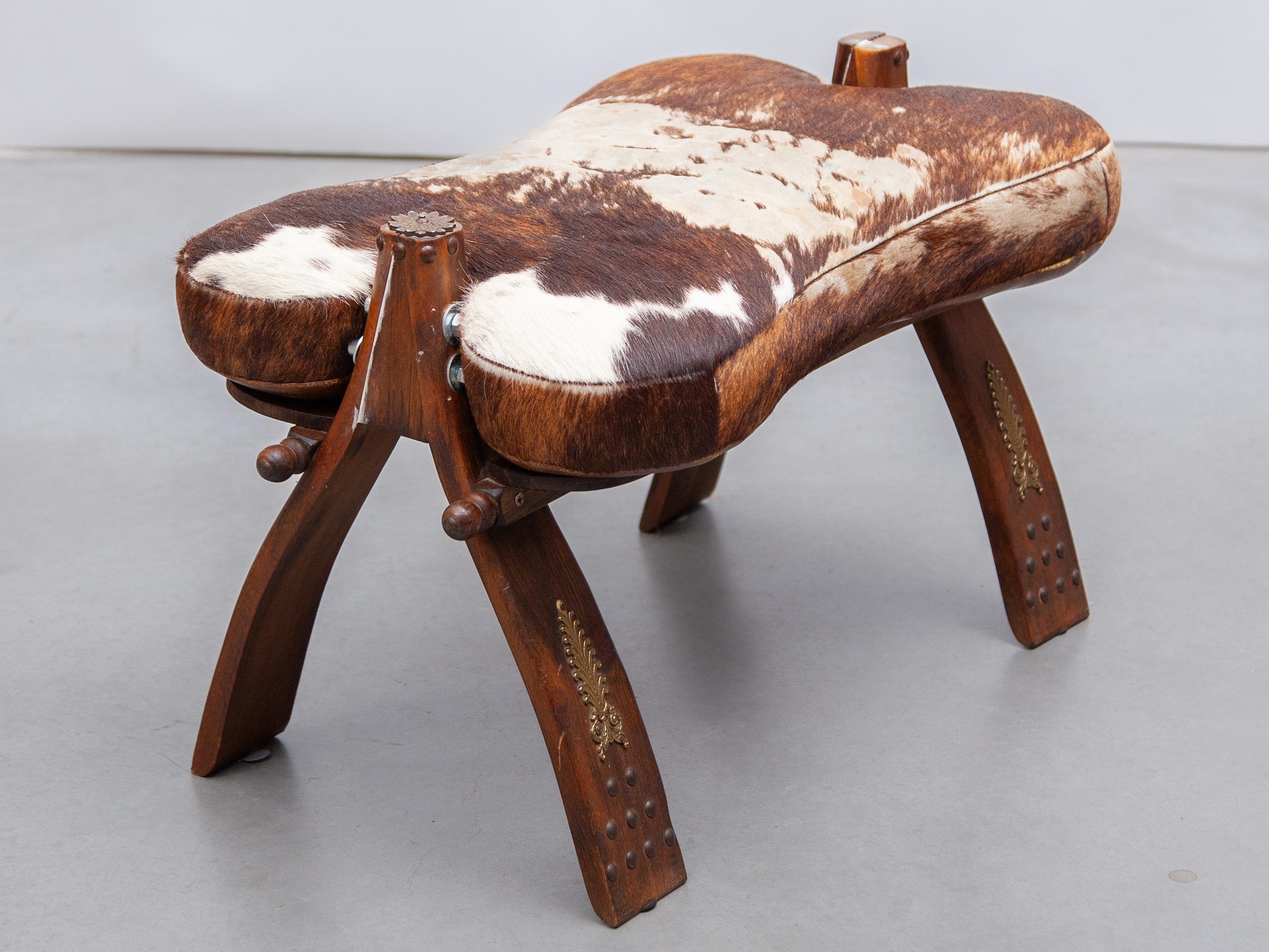 Néo-égyptien Vintage Stool, Footstool, Camel Bench, Camel Saddle Foot Stool, Solid Wood, 1970 en vente