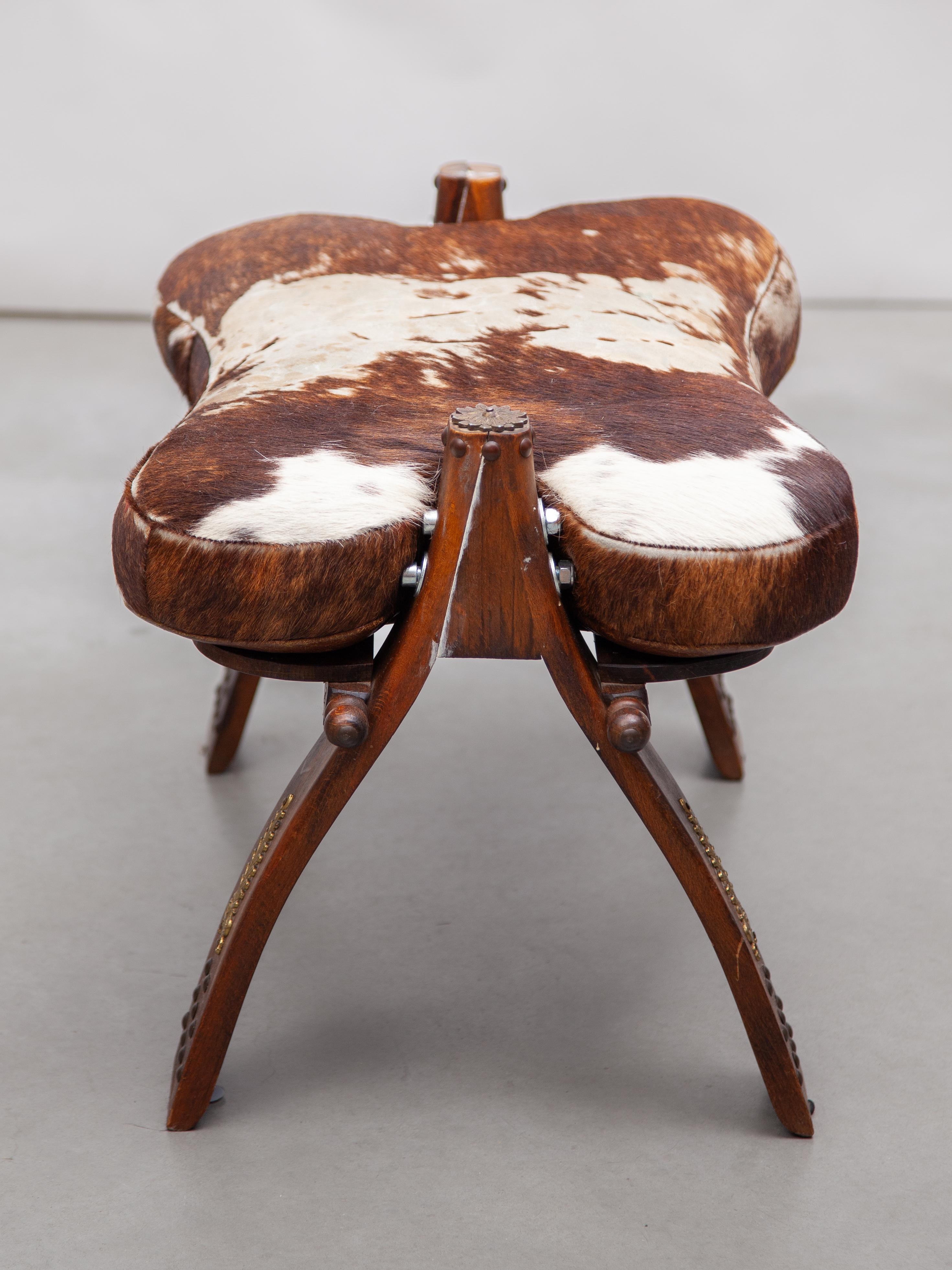 Espagnol Vintage Stool, Footstool, Camel Bench, Camel Saddle Foot Stool, Solid Wood, 1970 en vente