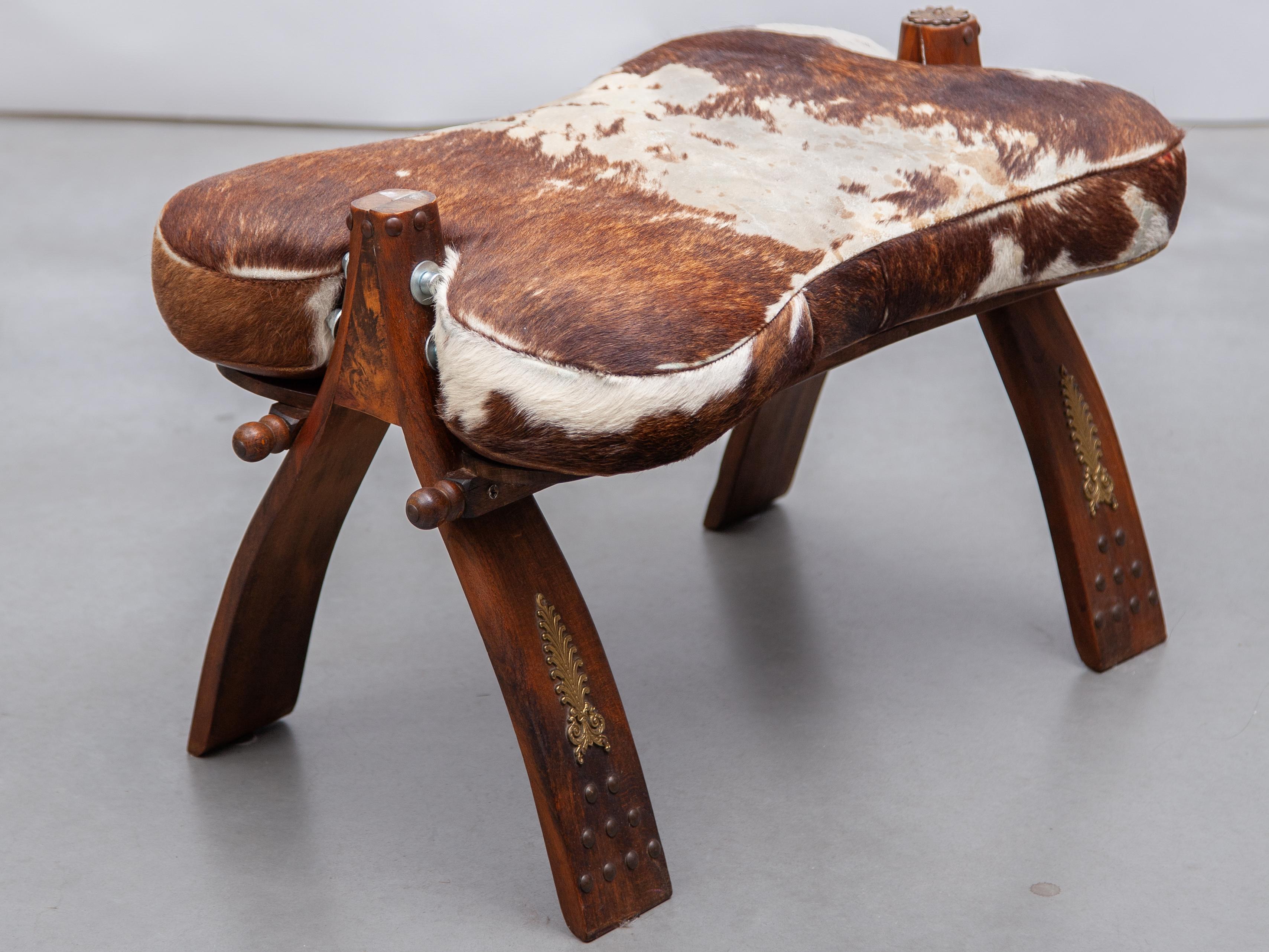 Fin du 20e siècle Vintage Stool, Footstool, Camel Bench, Camel Saddle Foot Stool, Solid Wood, 1970 en vente