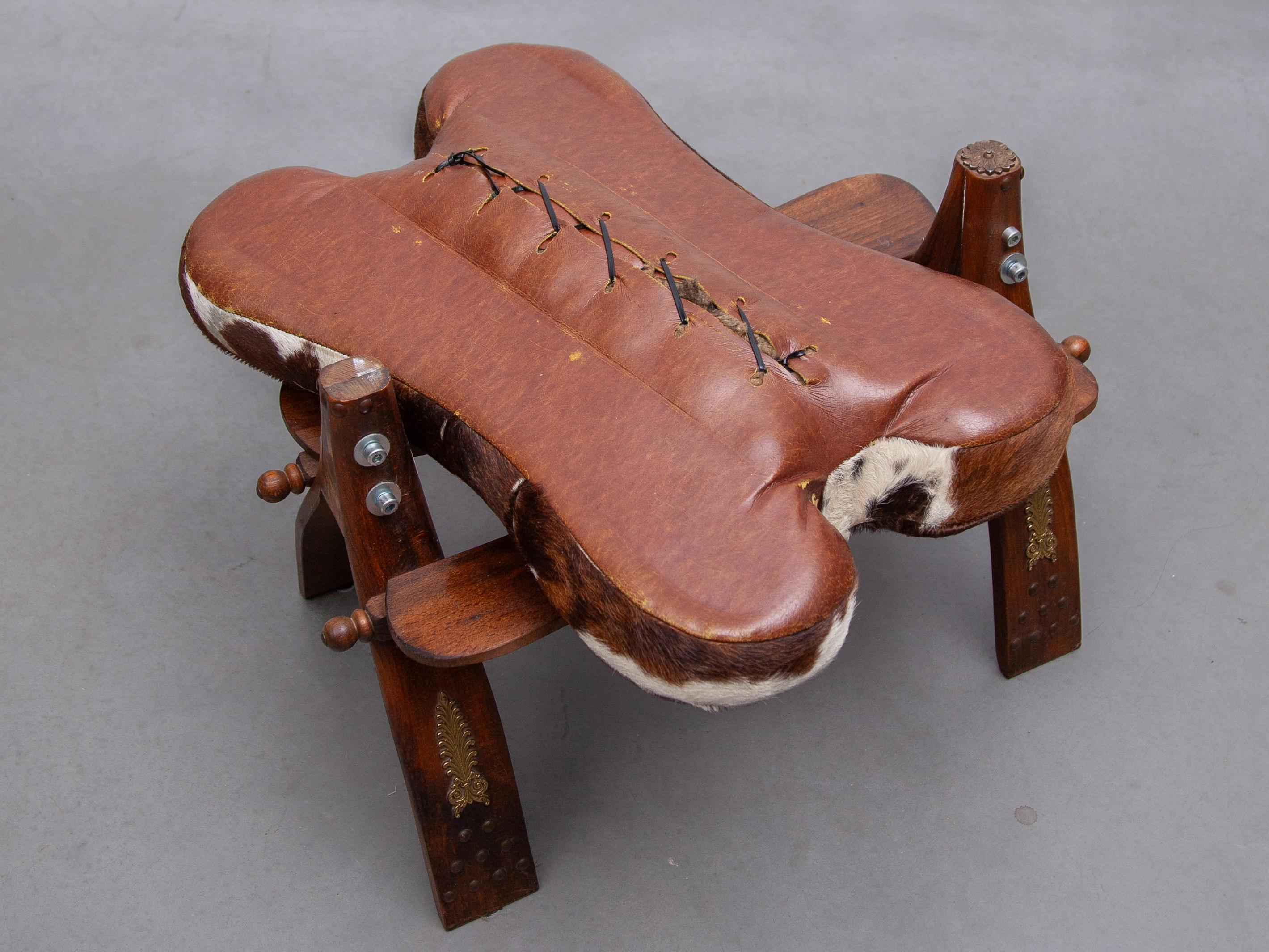 Vintage Stool, Footstool, Camel Bench, Camel Saddle Foot Stool, Solid Wood, 1970 en vente 2