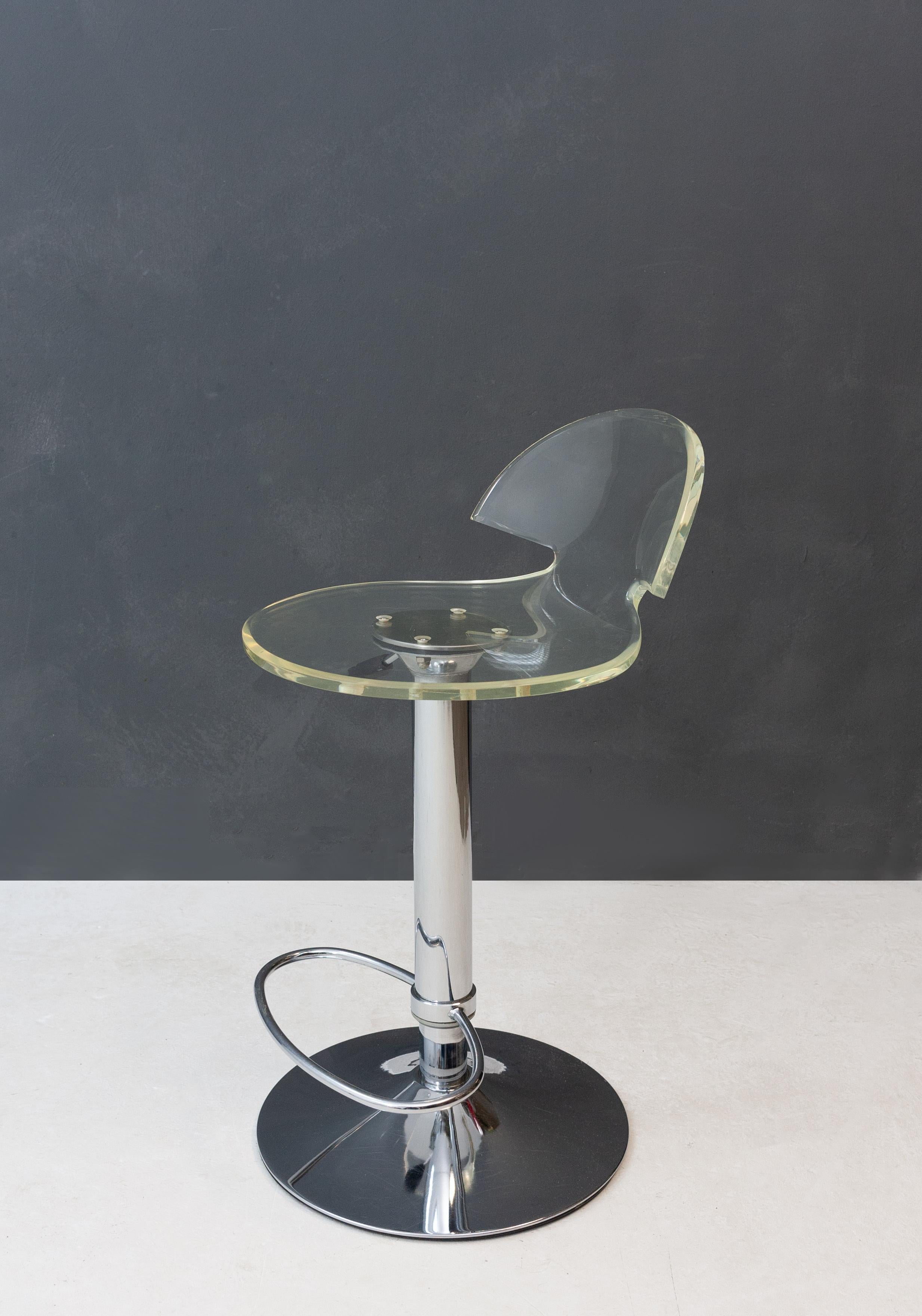 Vintage stool. Adjustable in height. Chrome base. Comes with a Lucite seat, 1970s.
 
Very good condition.

Measures: Height 74 / 95 cm, width 38 cm, depth 43cm seating height 55cm /77cm.