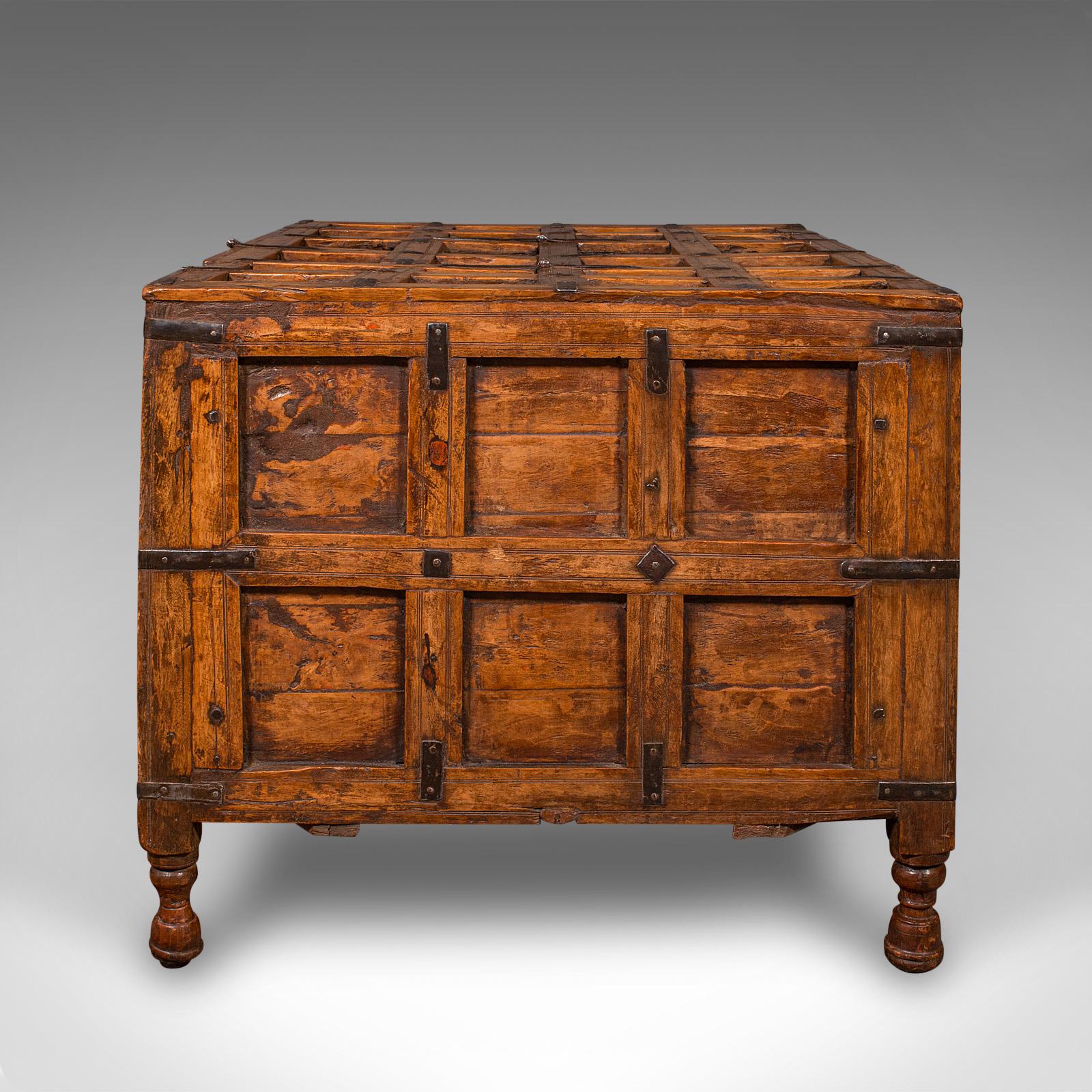 Vintage Storage Chest, Indian Pine Pithara Trunk, Colonial Revival, Coffee Table For Sale 1