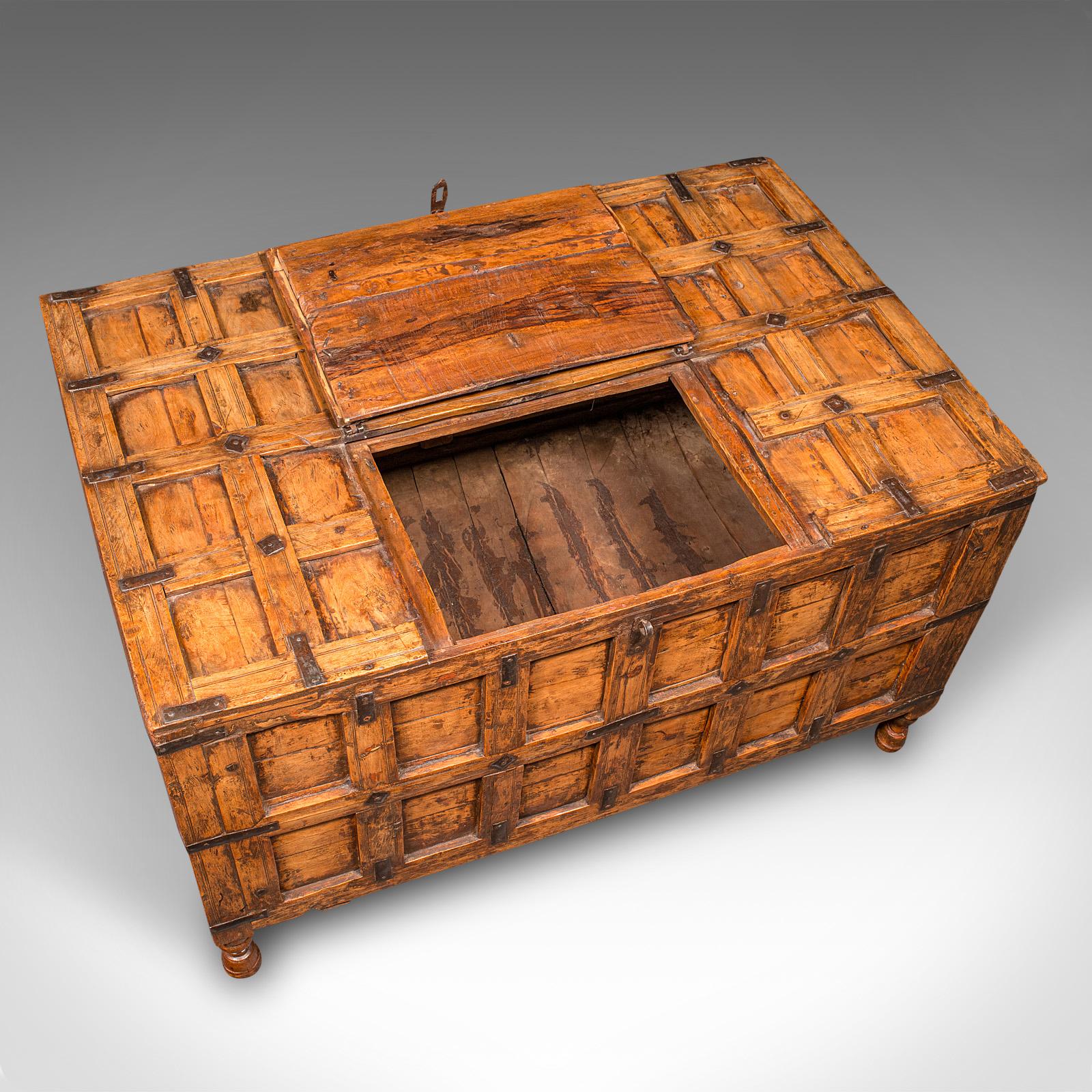 Vintage Storage Chest, Indian Pine Pithara Trunk, Colonial Revival, Coffee Table For Sale 3