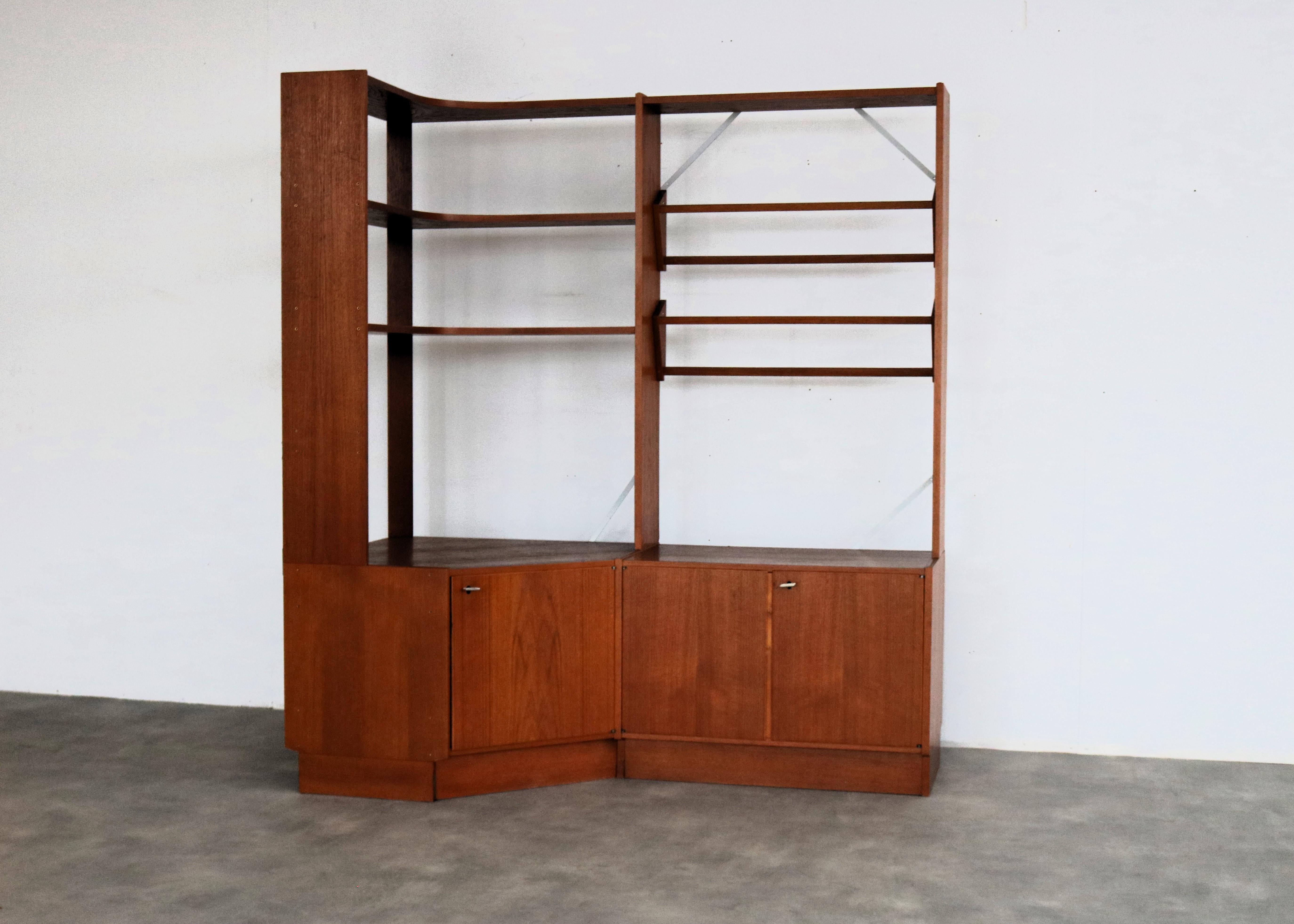 Vintage-Schrank  Bücherregal  Eckschrank  Schweden (Schwedisch) im Angebot