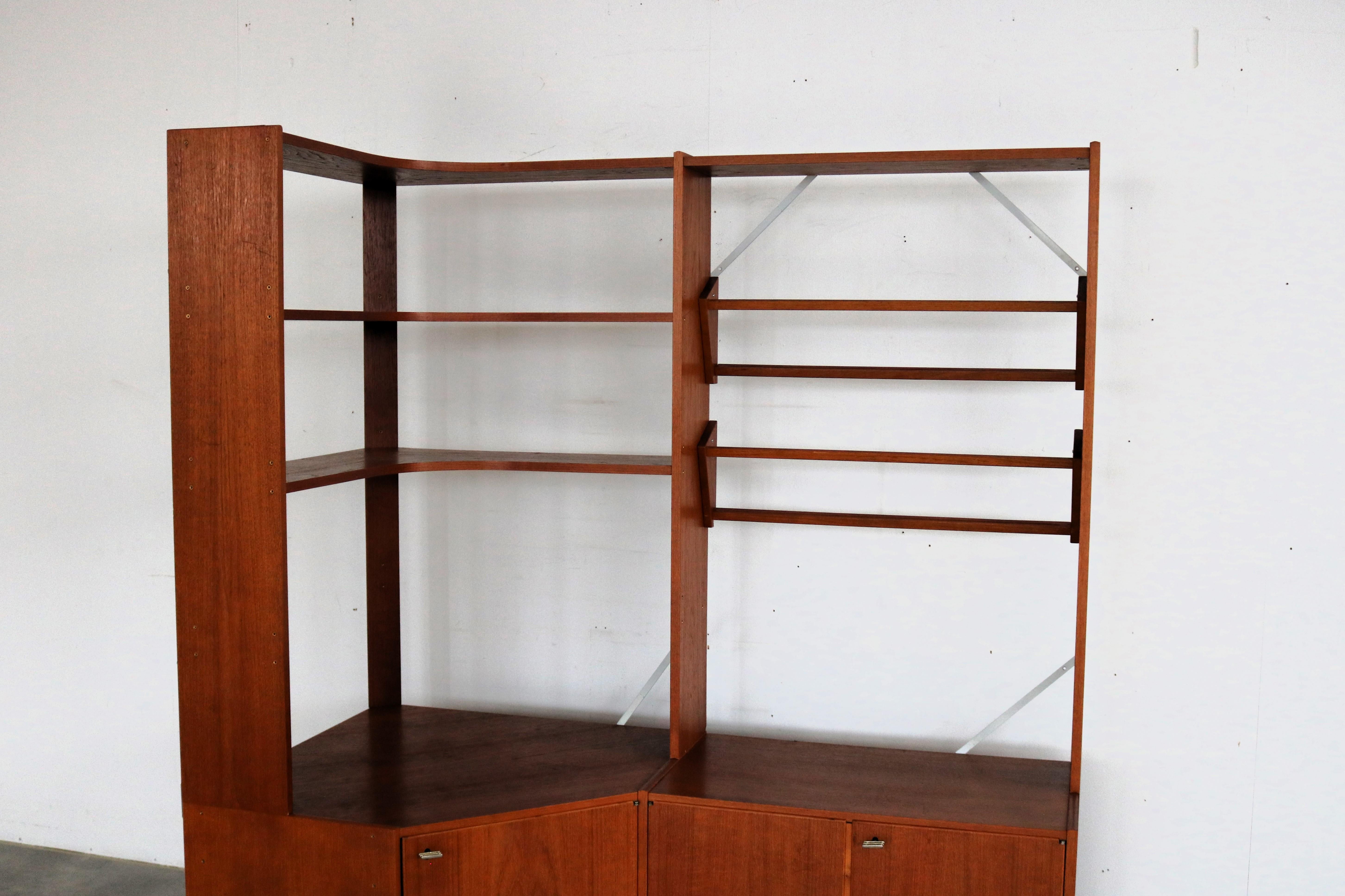 Vintage-Schrank  Bücherregal  Eckschrank  Schweden (Mitte des 20. Jahrhunderts) im Angebot