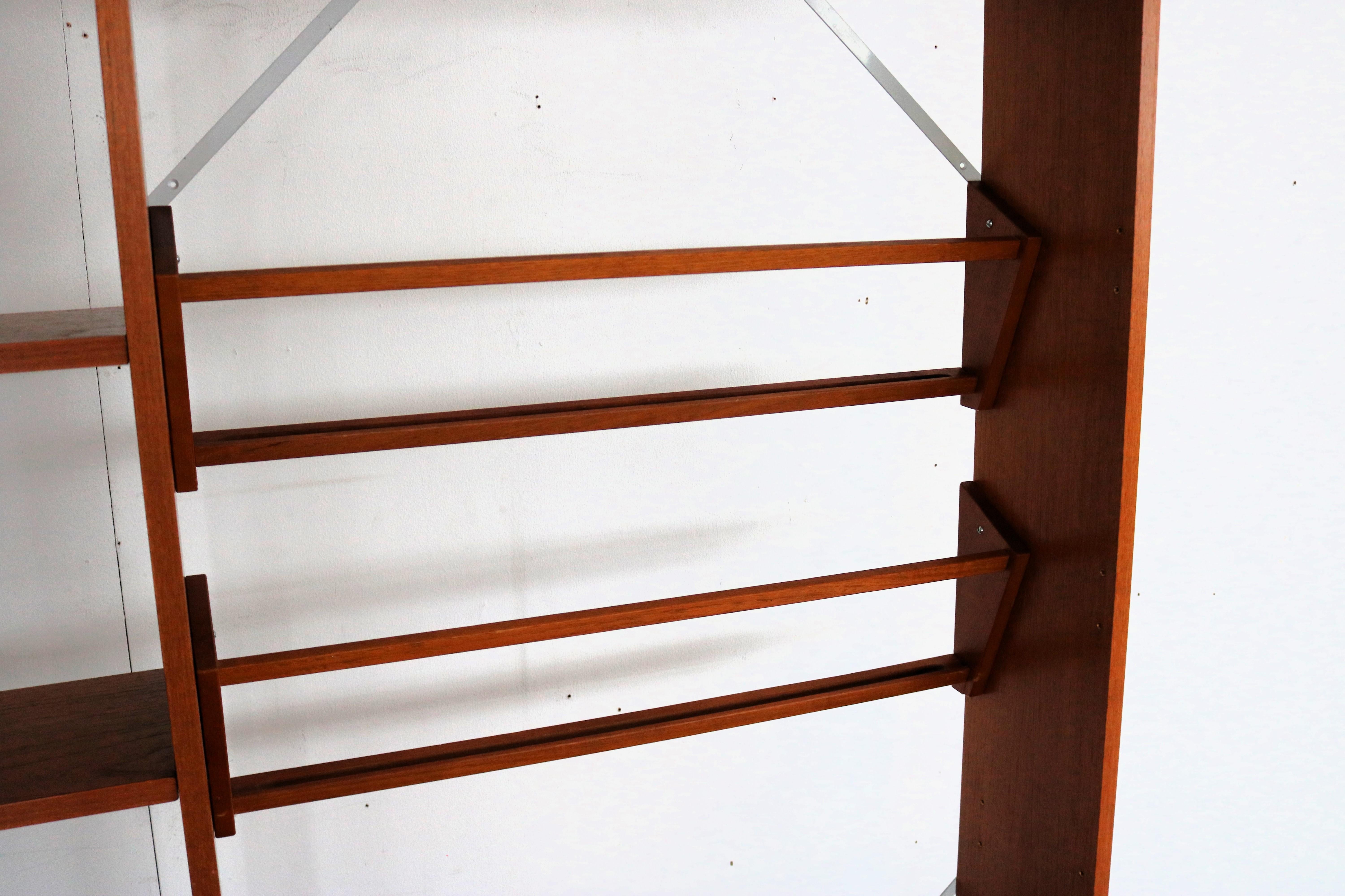 Vintage-Schrank  Bücherregal  Eckschrank  Schweden (Metall) im Angebot