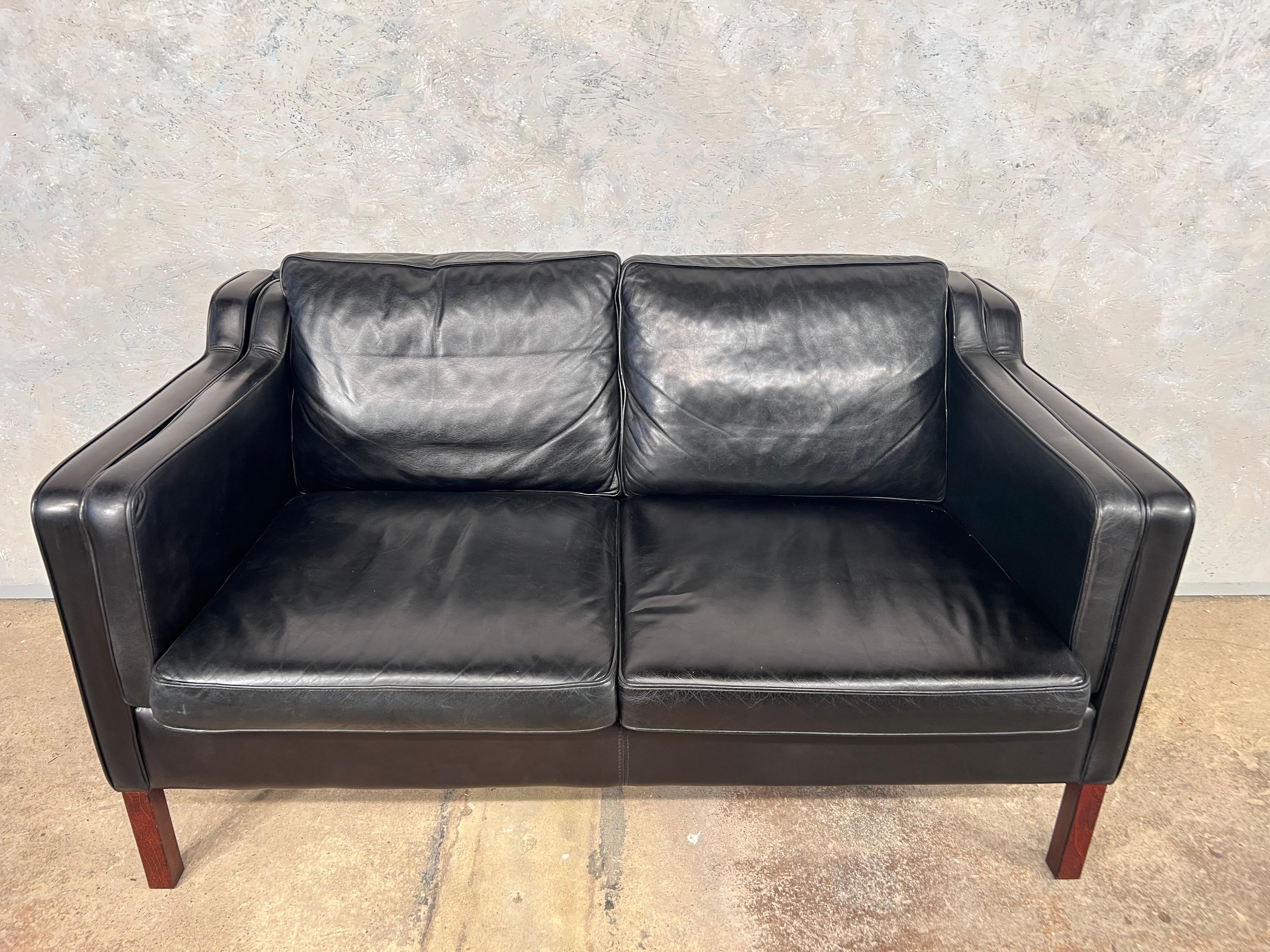 A Stylish 1970s Sofa , great design with beautiful lines, sits wonderfully, made by Stouby Denmark.

Soft black Italian leather, which has a very comfortable feel and a shiny patina.

In great Vintage condition.

