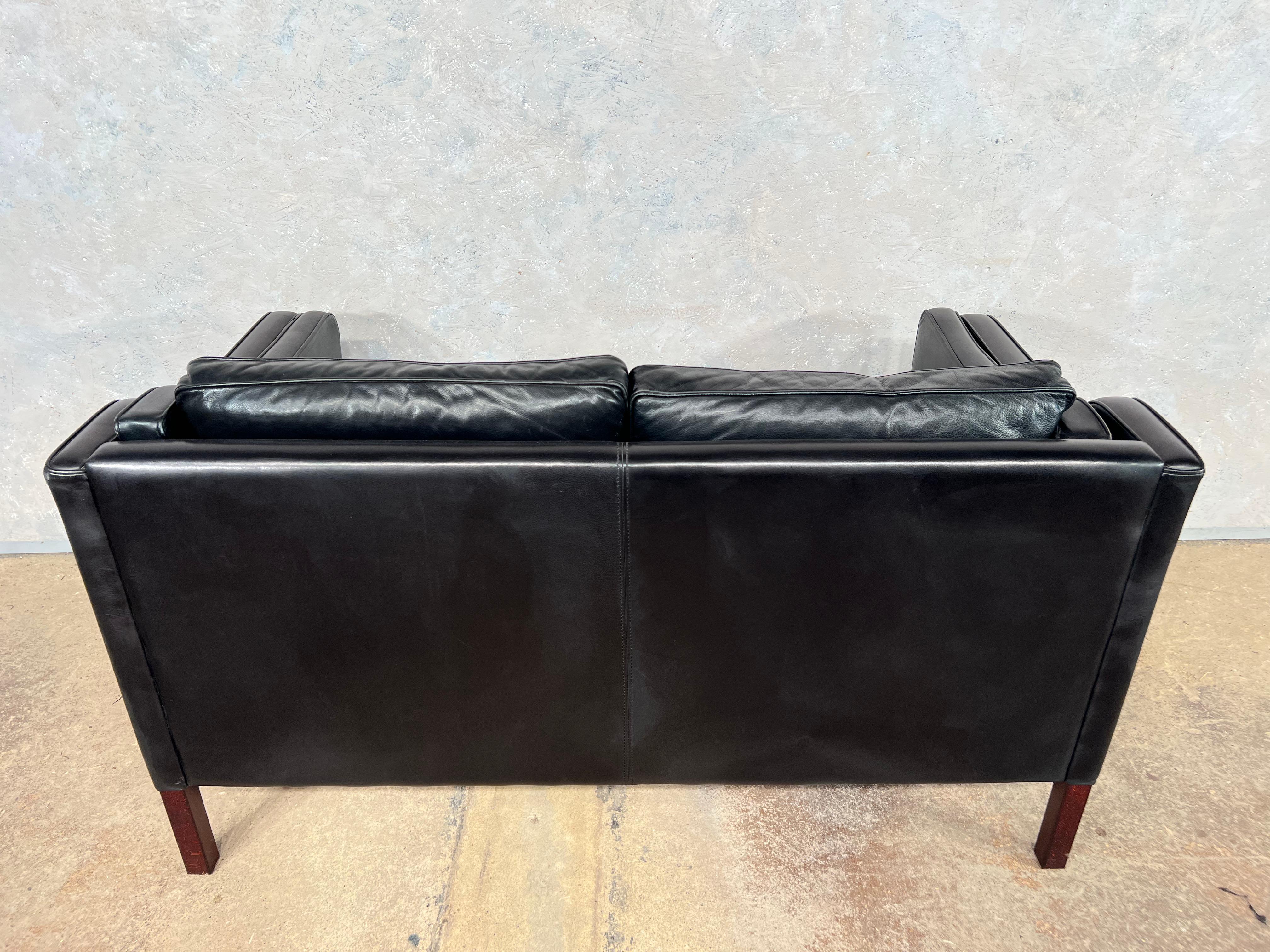 Vintage Stouby Danish 70s 2 Seater Sofa en cuir noir Børge Mogensen Style #459 en vente 4